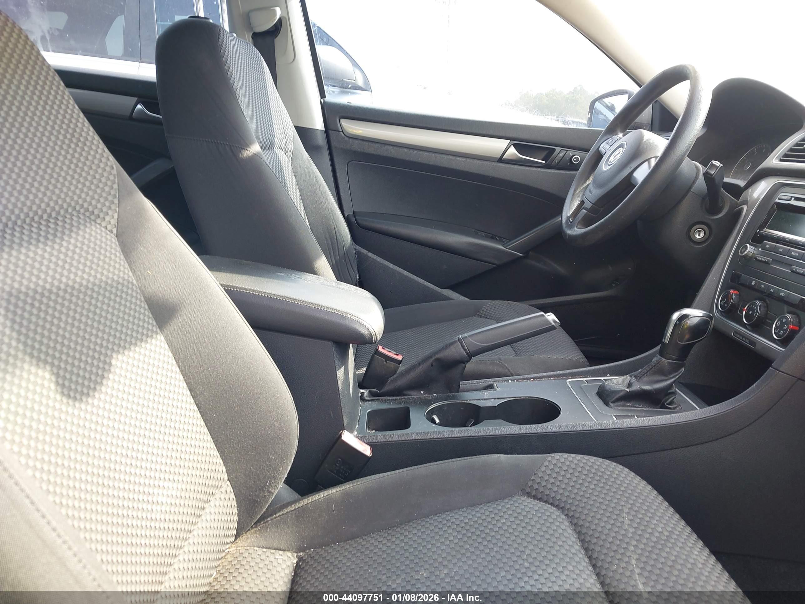 VOLKSWAGEN PASSAT image 5
