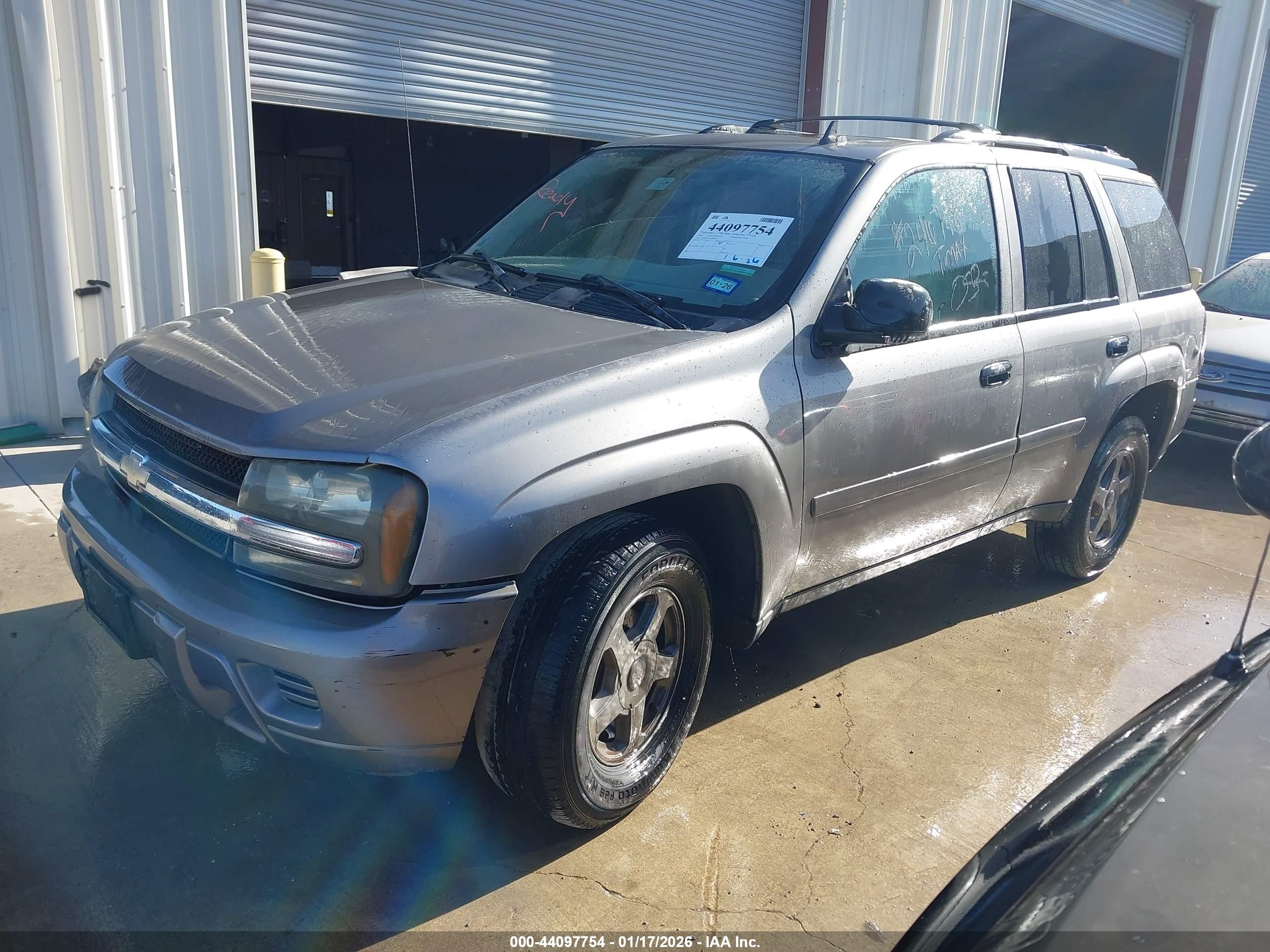 CHEVROLET TRAILBLAZER image 2