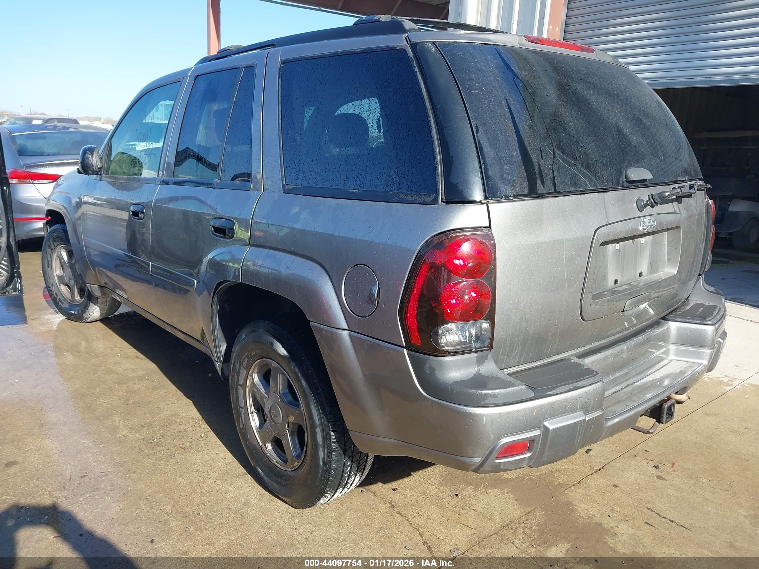 CHEVROLET TRAILBLAZER image 3