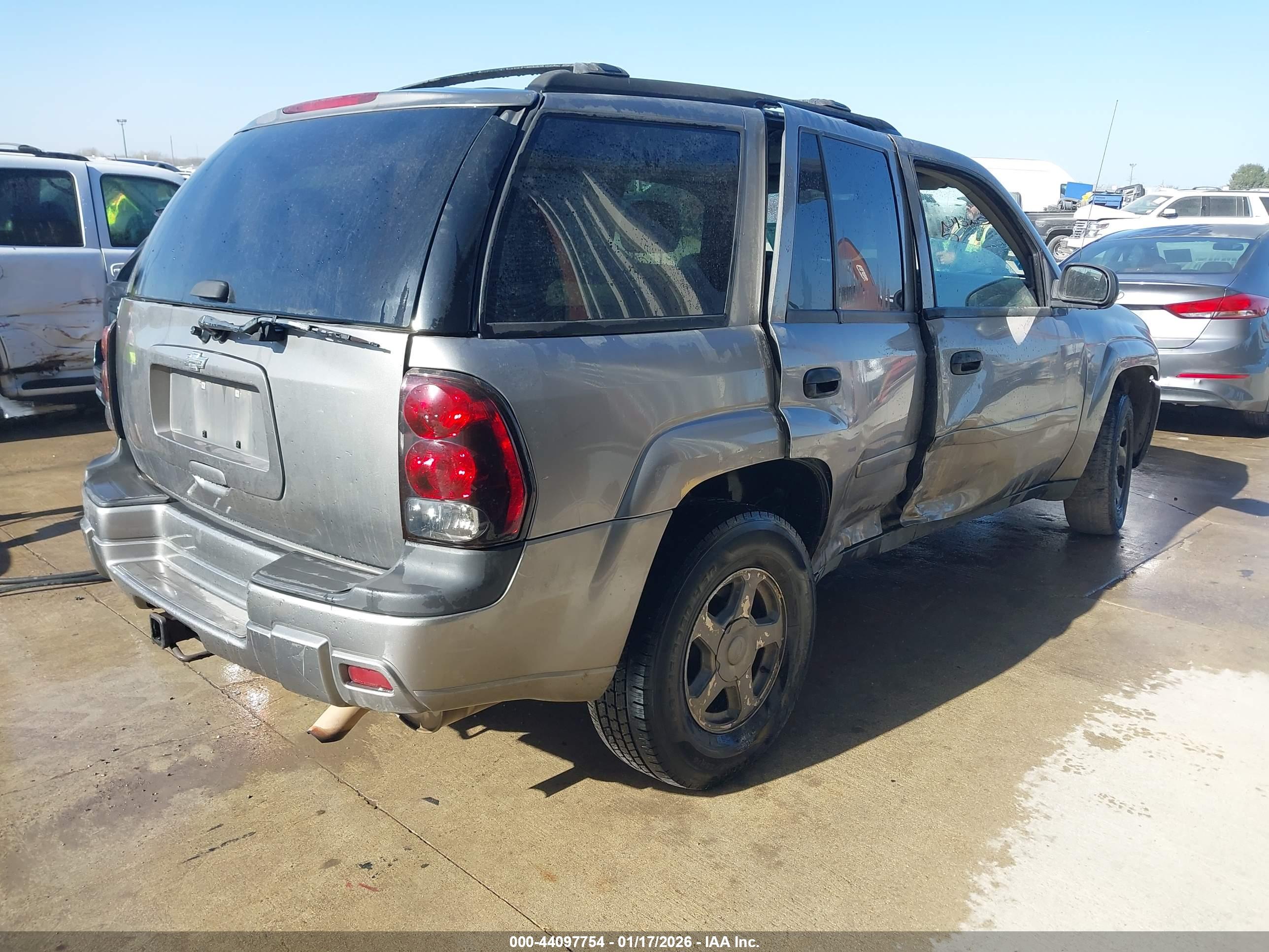 CHEVROLET TRAILBLAZER image 4