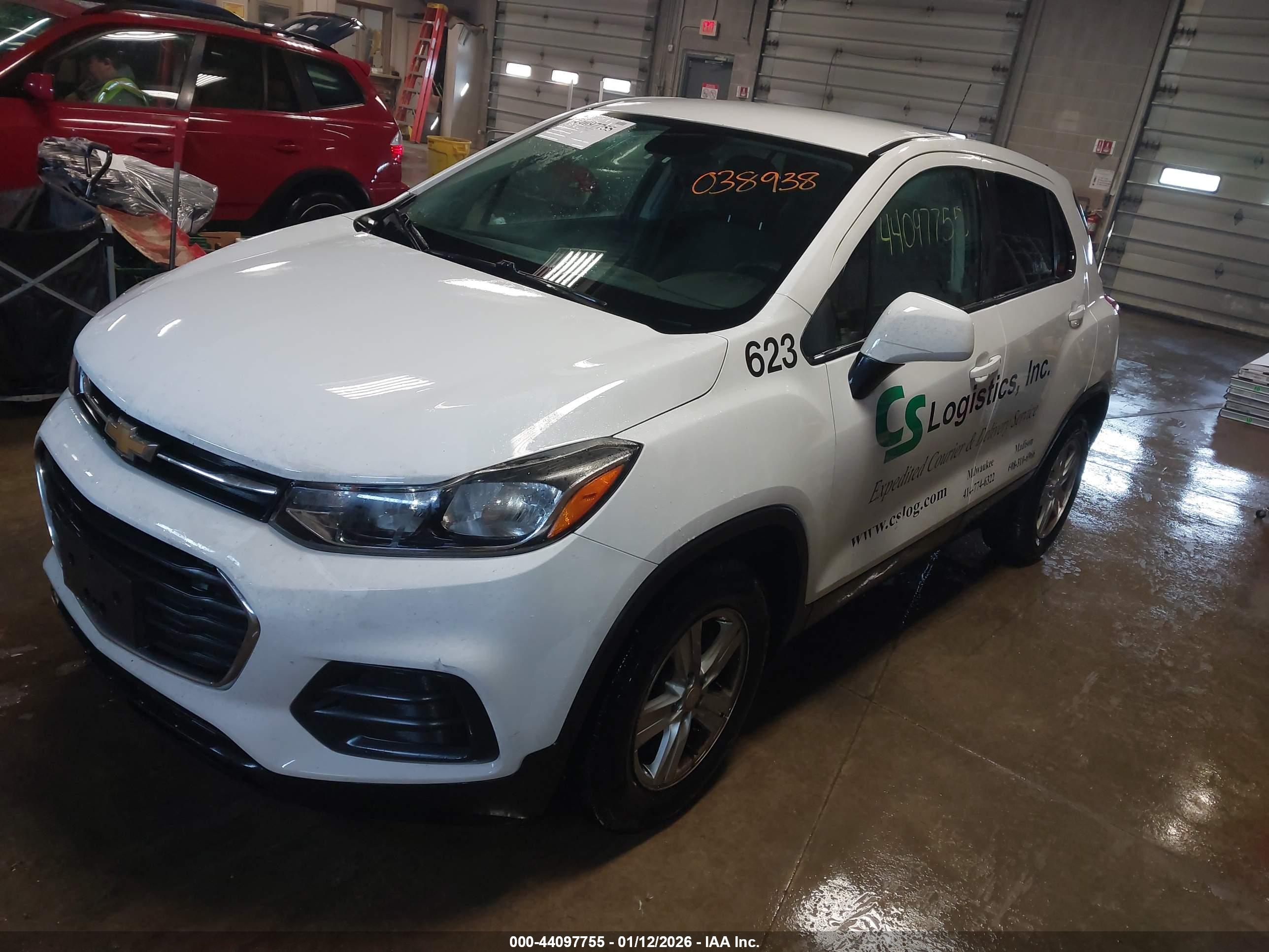 CHEVROLET TRAX image 2