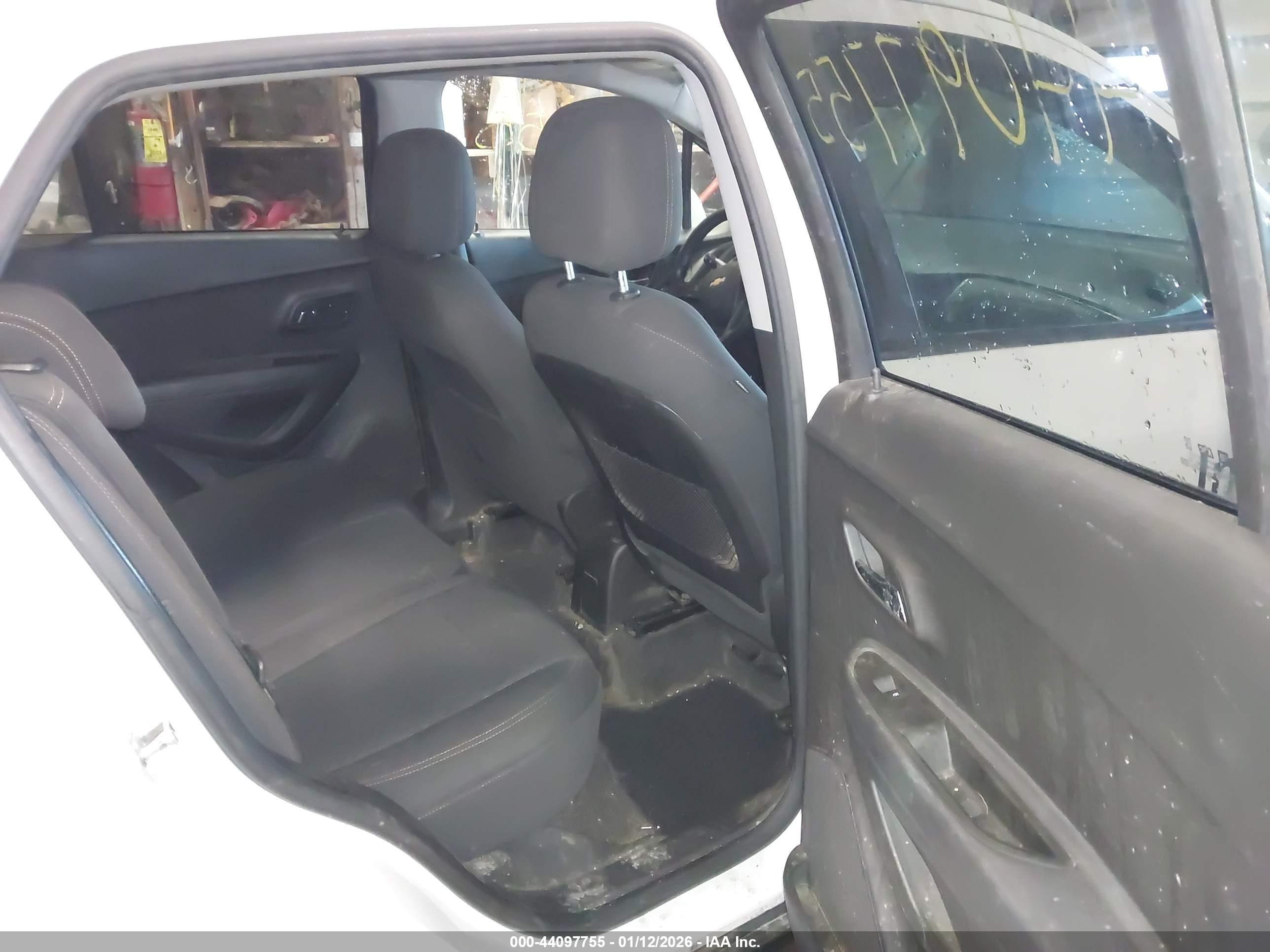 CHEVROLET TRAX image 8