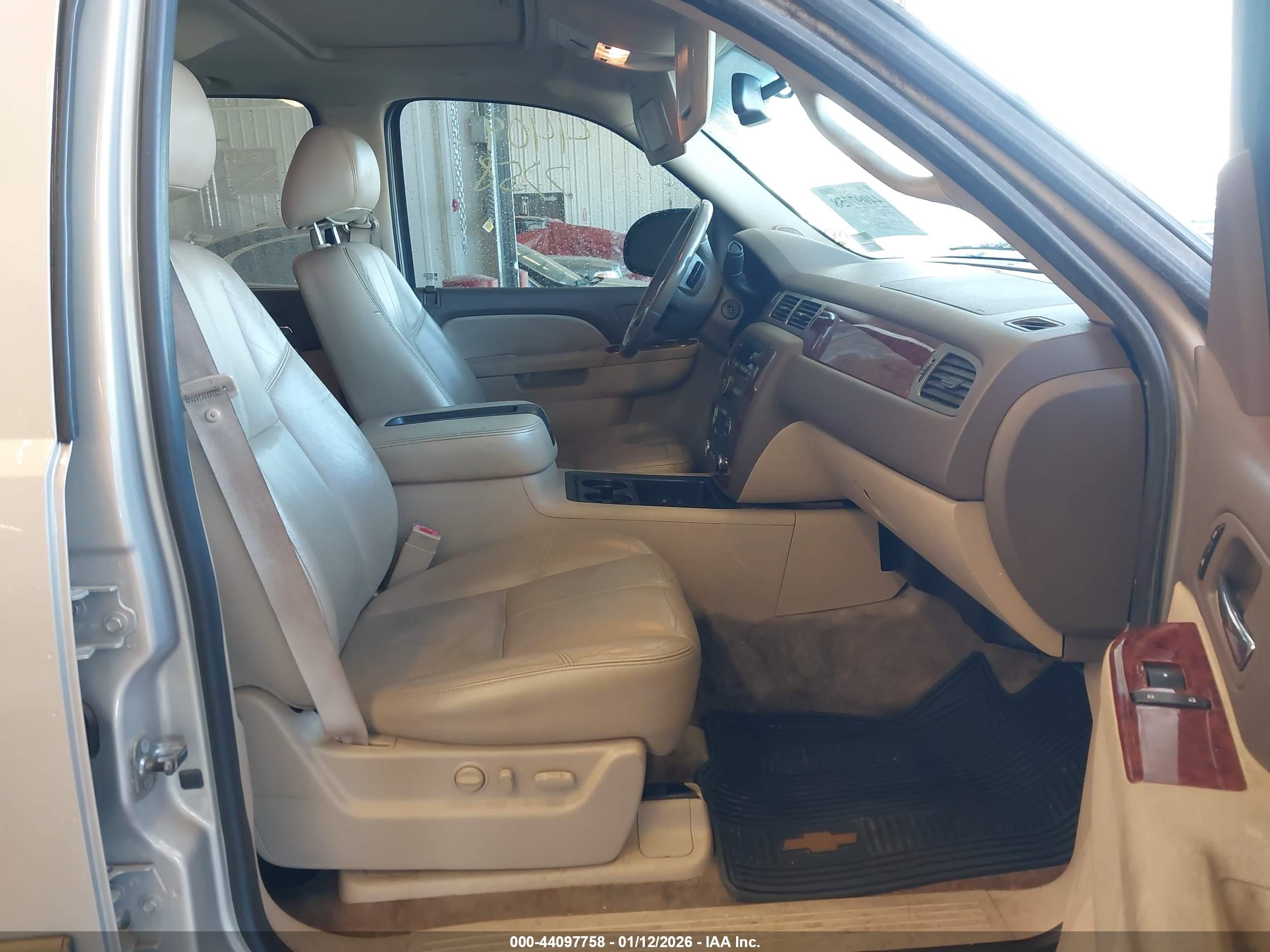CHEVROLET TAHOE image 5