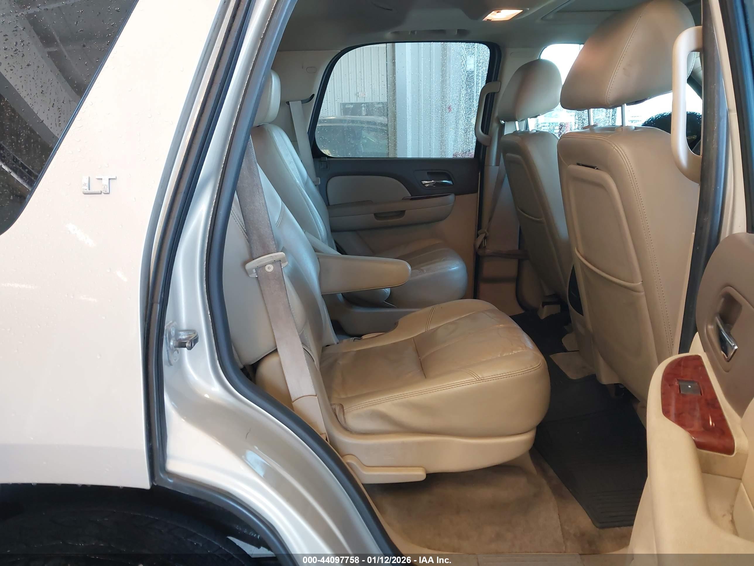 CHEVROLET TAHOE image 8