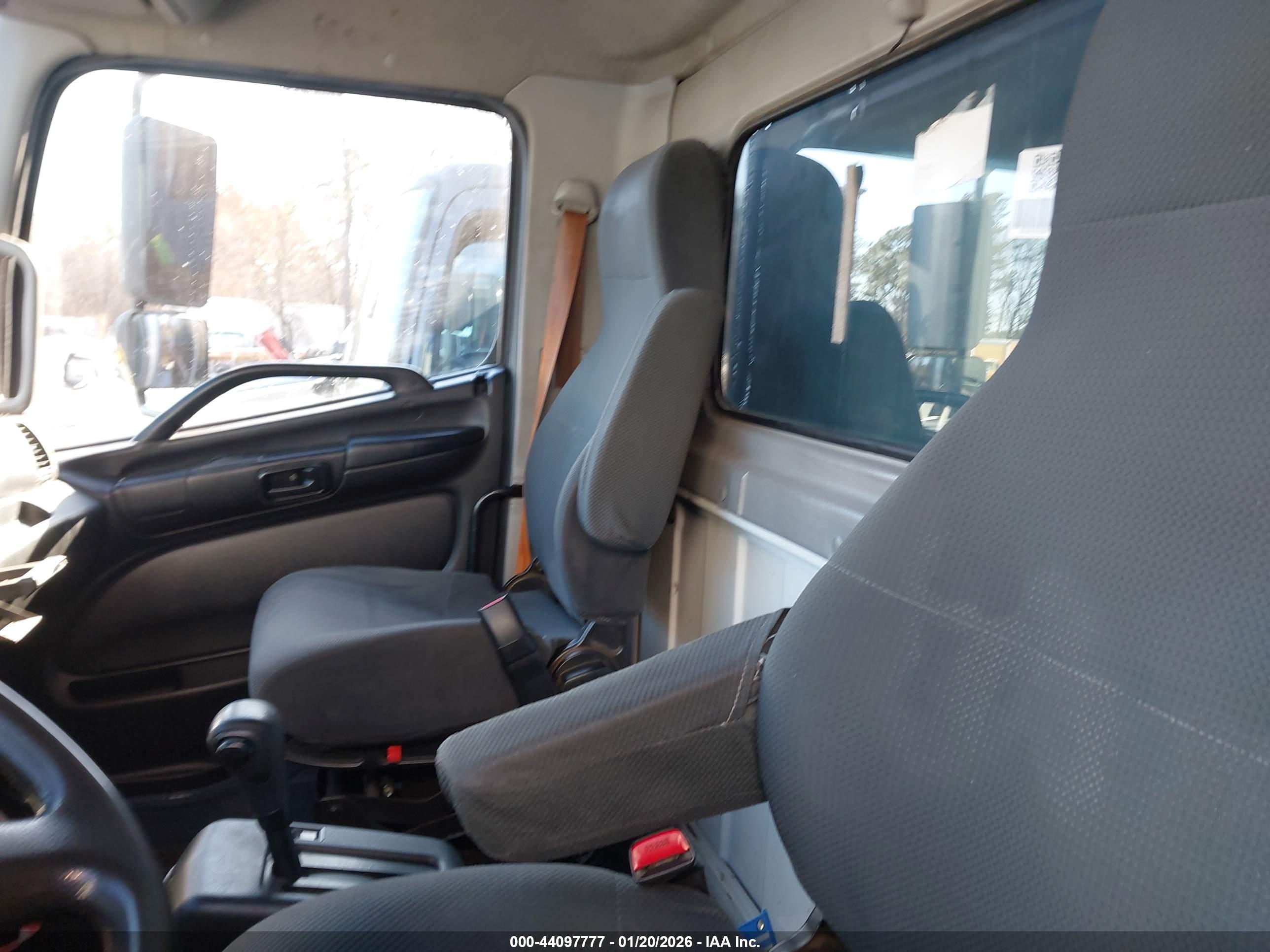 HINO 258/268 image 7