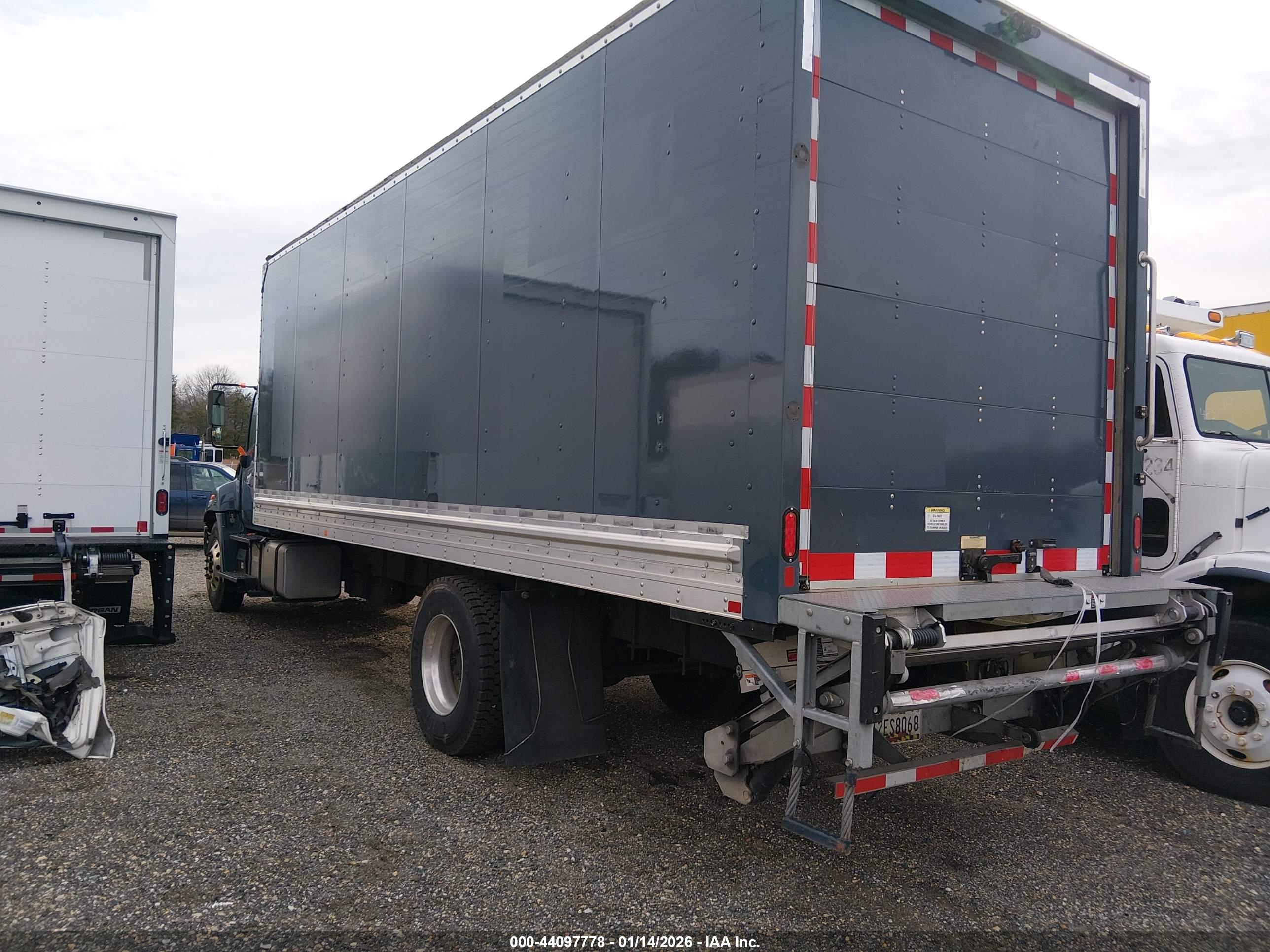 HINO 238/258/268 image 3
