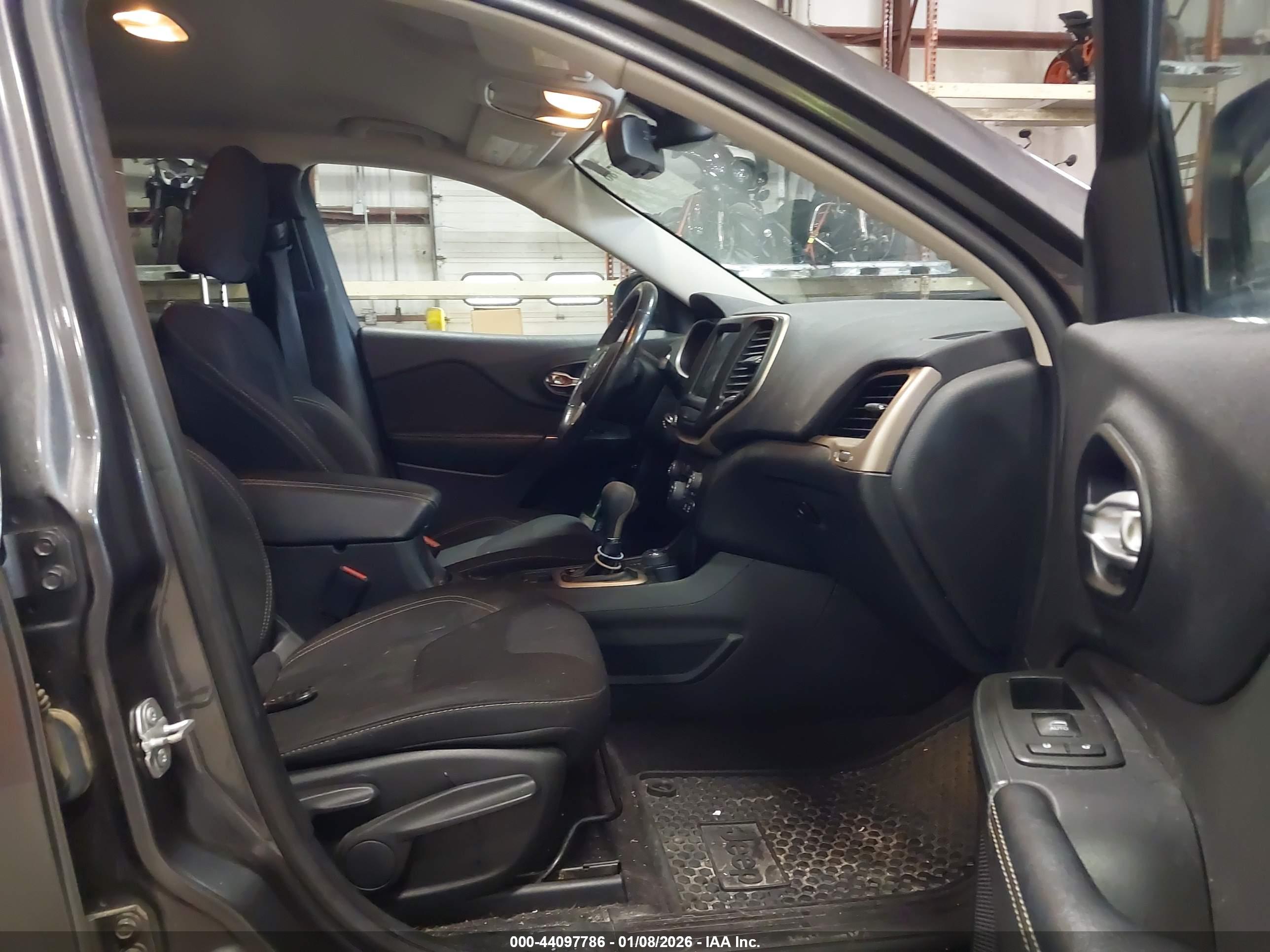 JEEP CHEROKEE image 5
