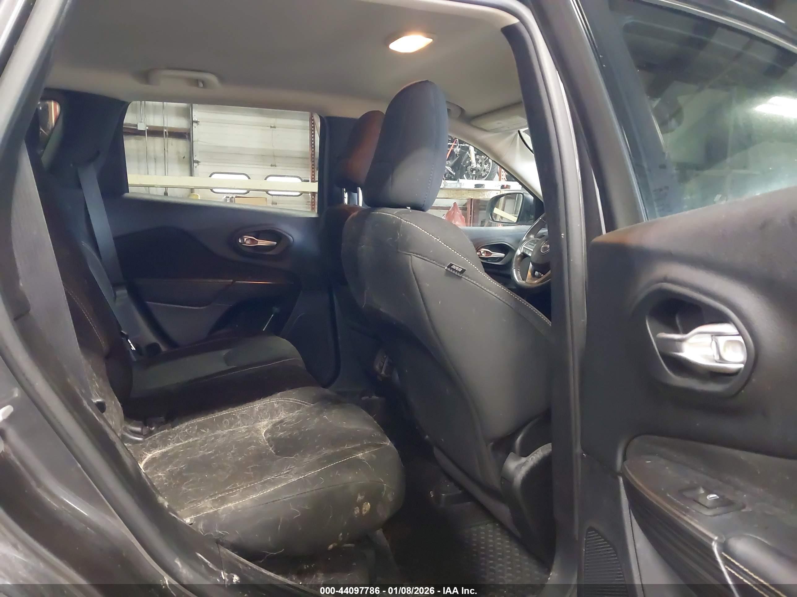 JEEP CHEROKEE image 8