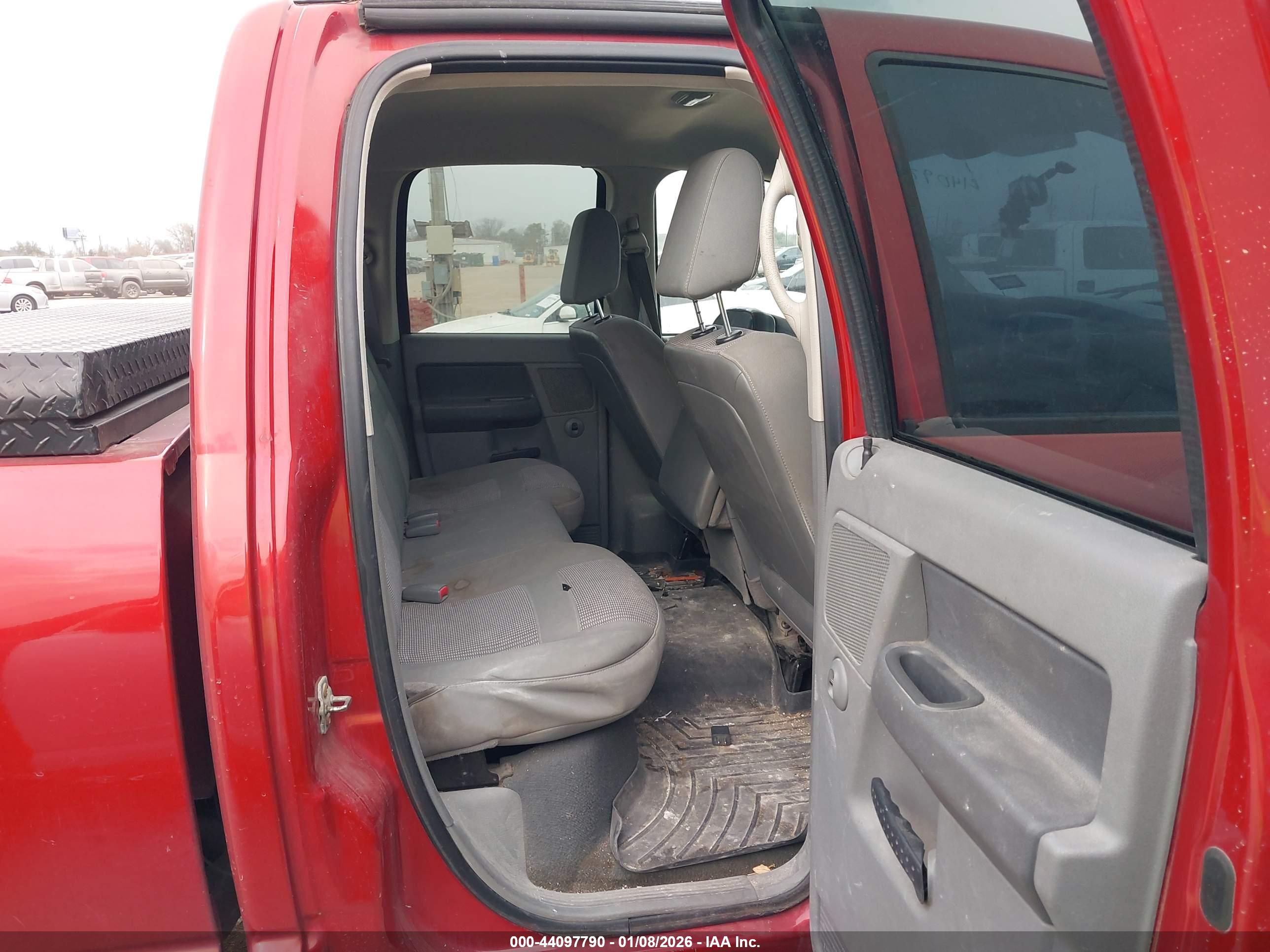 DODGE RAM image 8