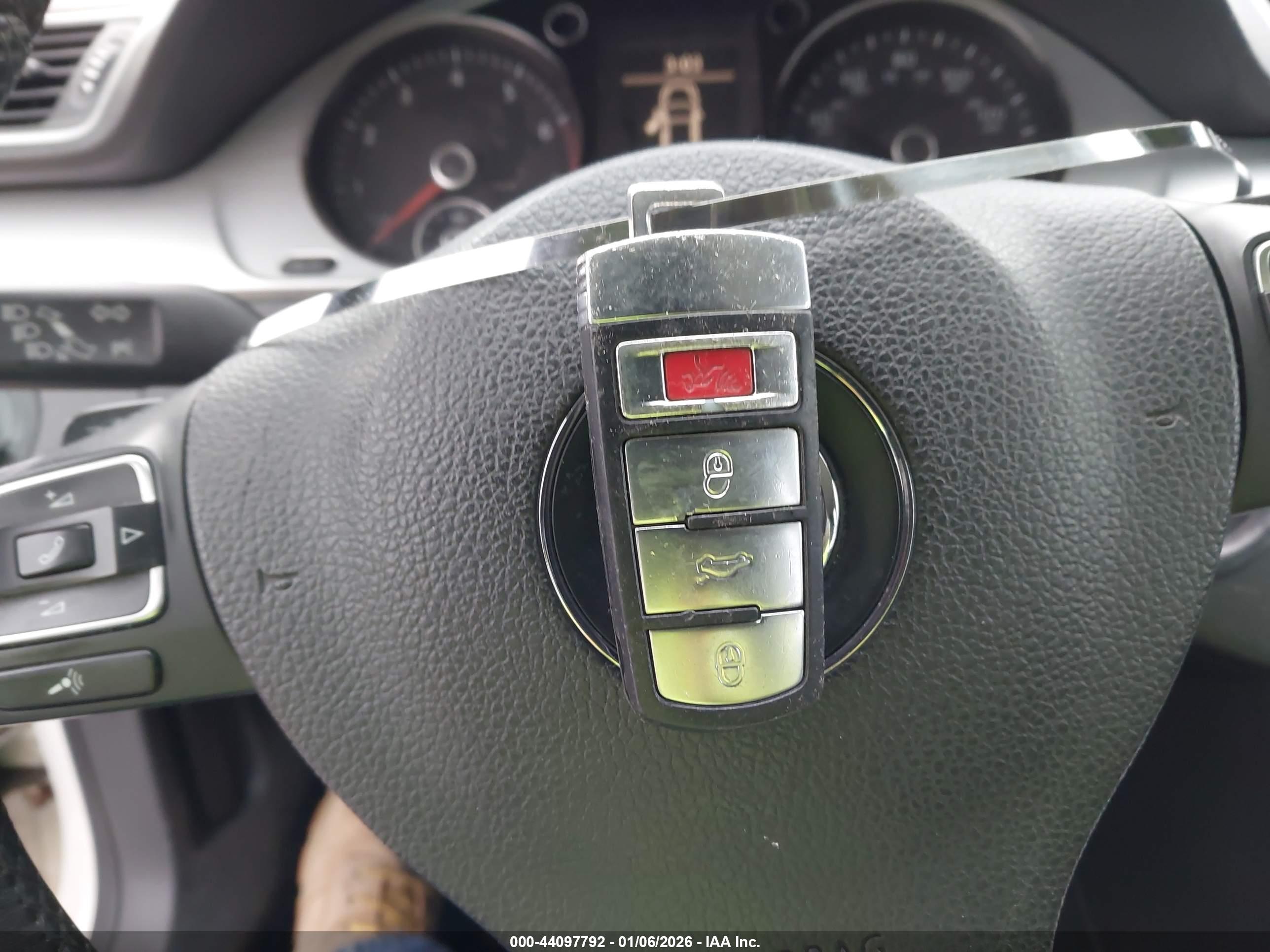 VOLKSWAGEN CC image 11