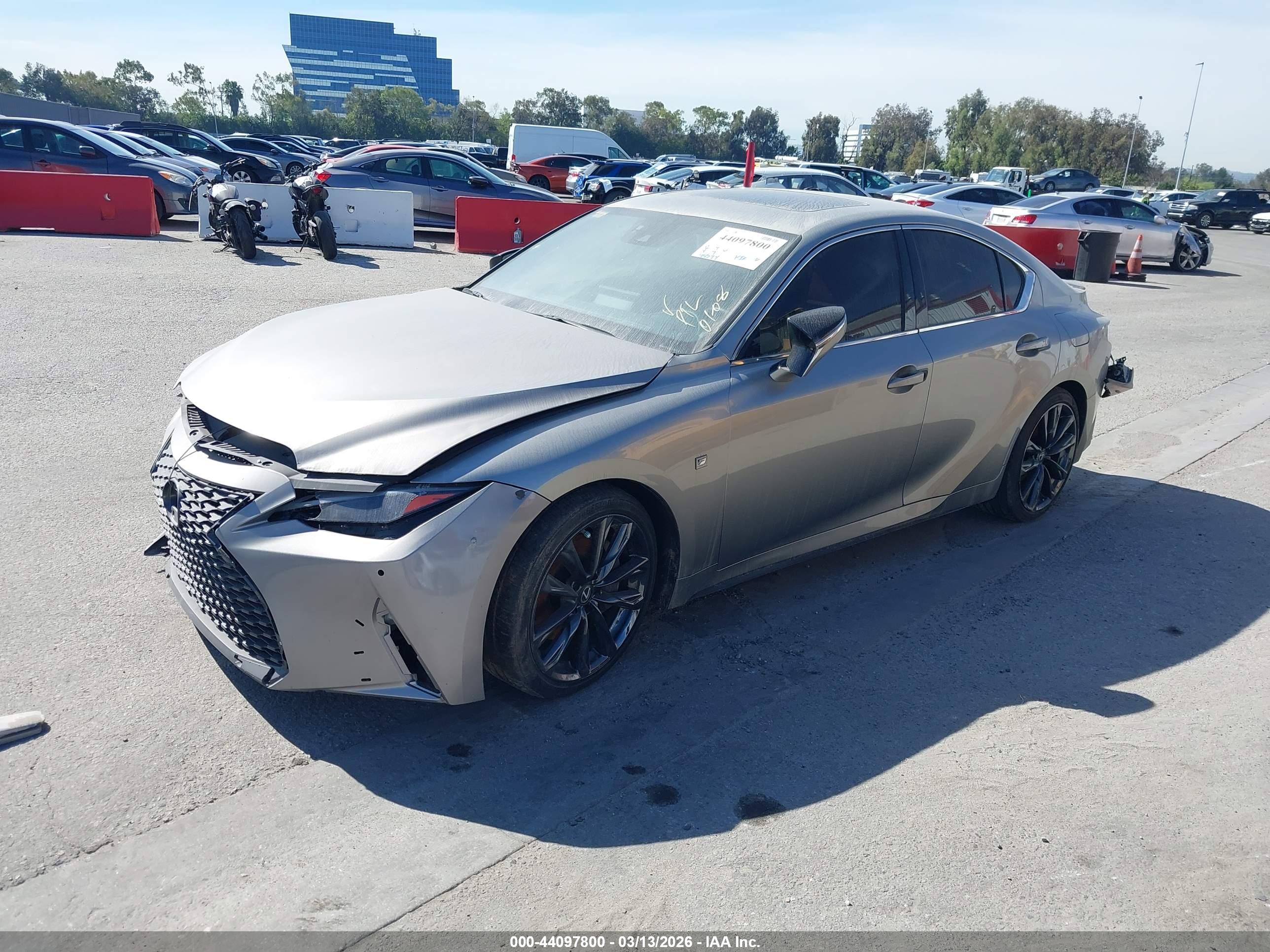 LEXUS IS image 2