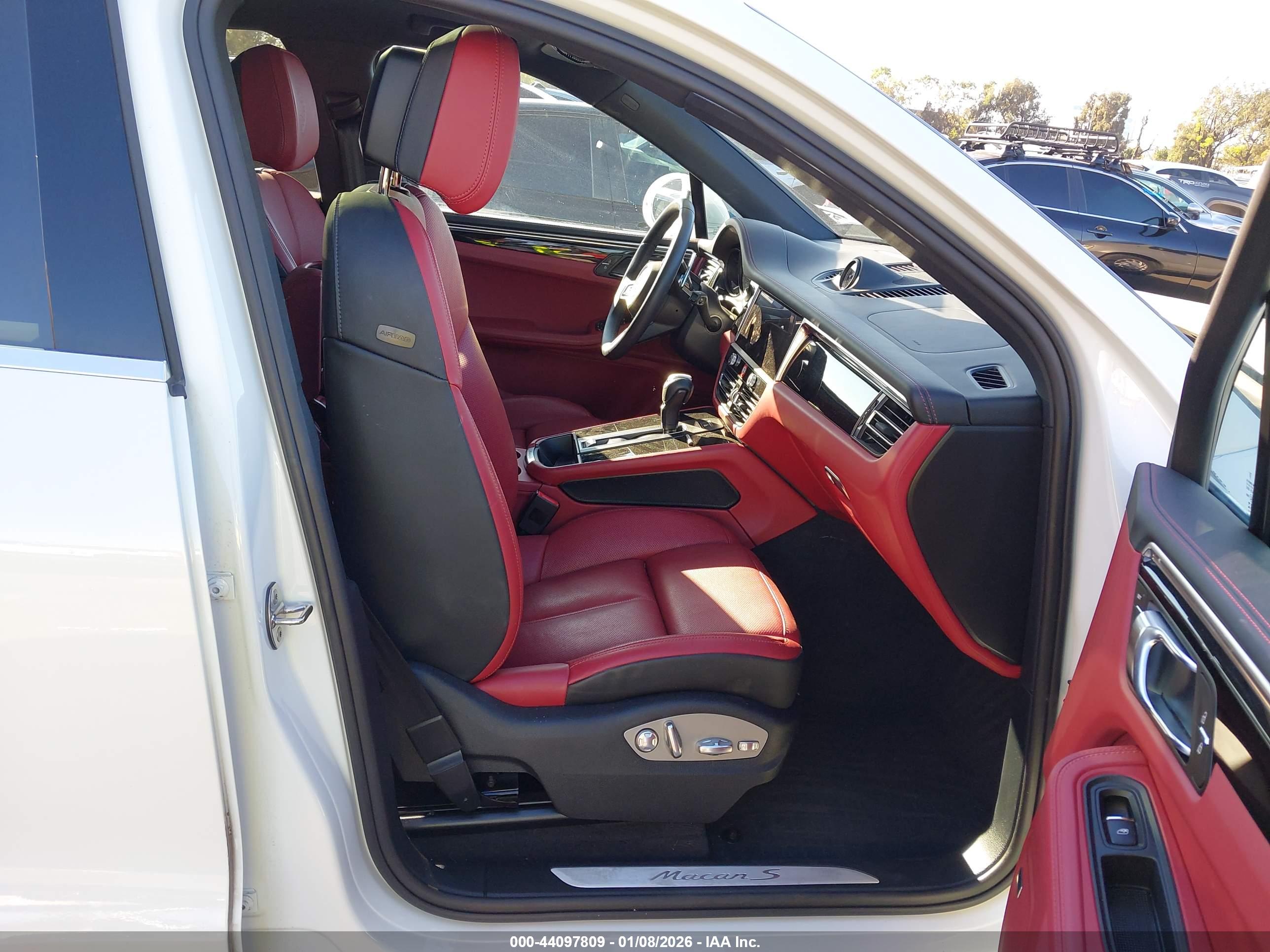 PORSCHE MACAN image 5