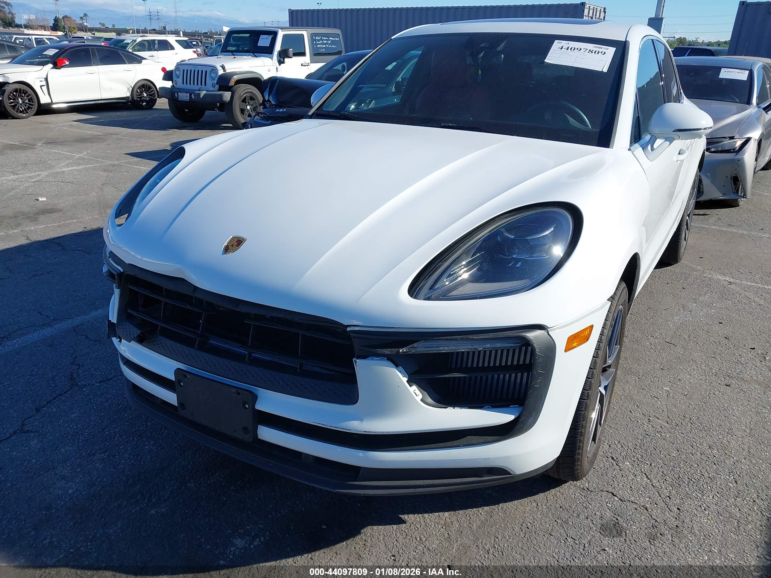 PORSCHE MACAN image 6