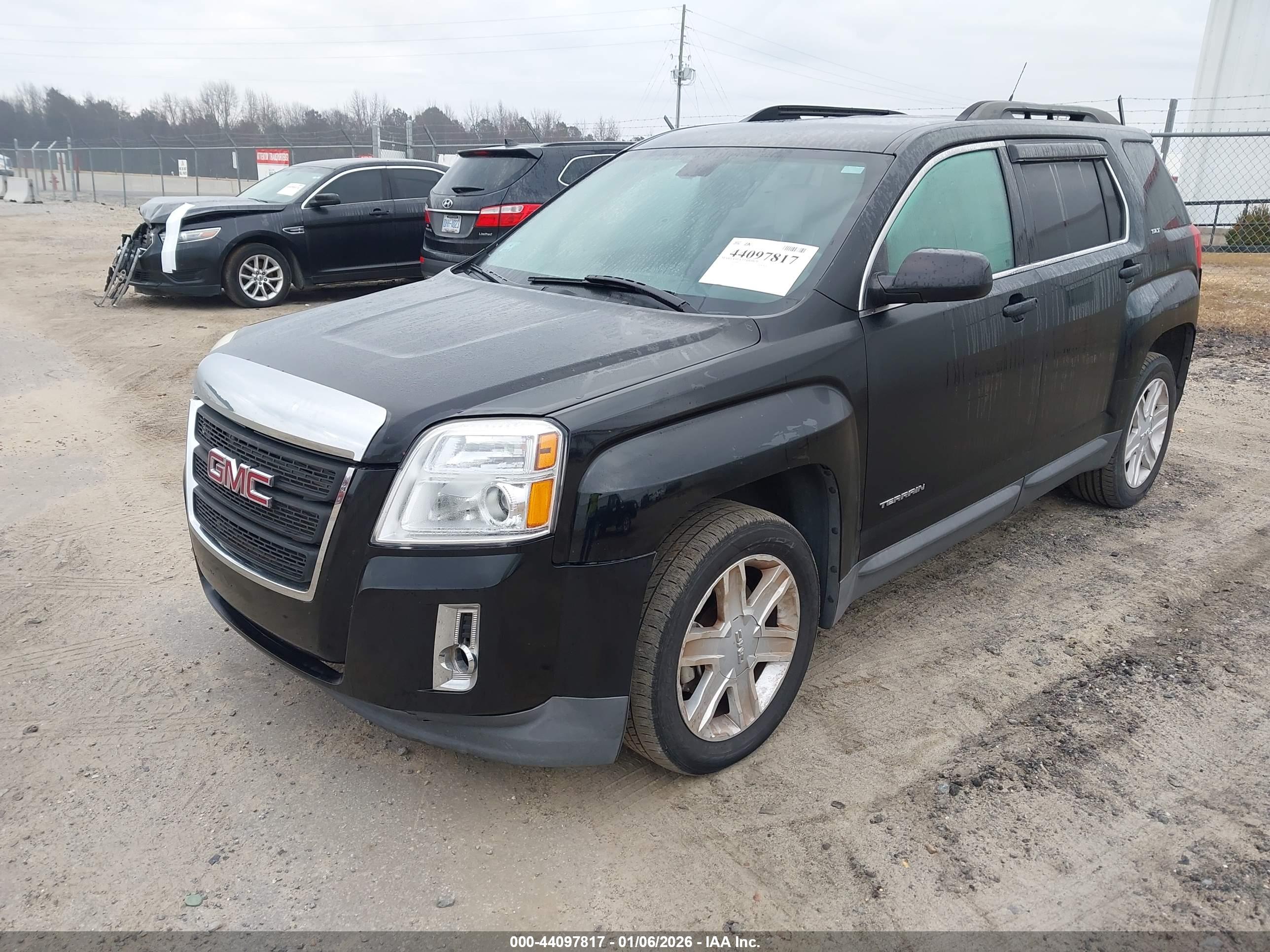 GMC TERRAIN image 2