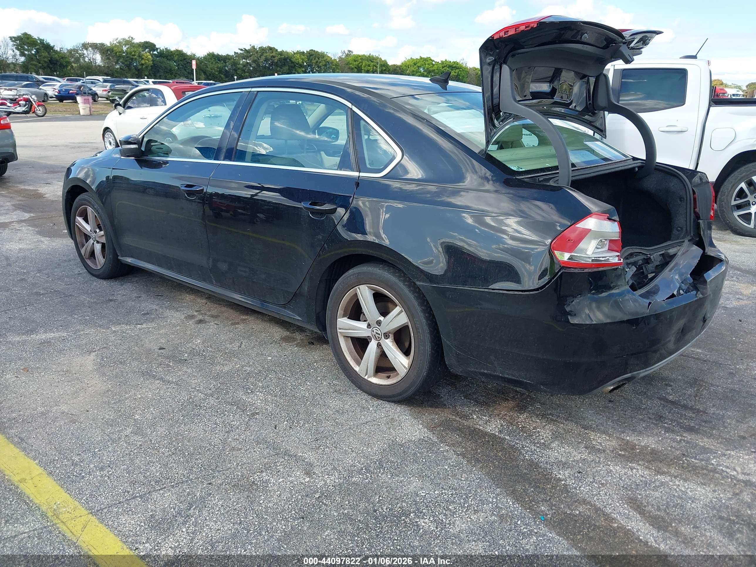 VOLKSWAGEN PASSAT image 3