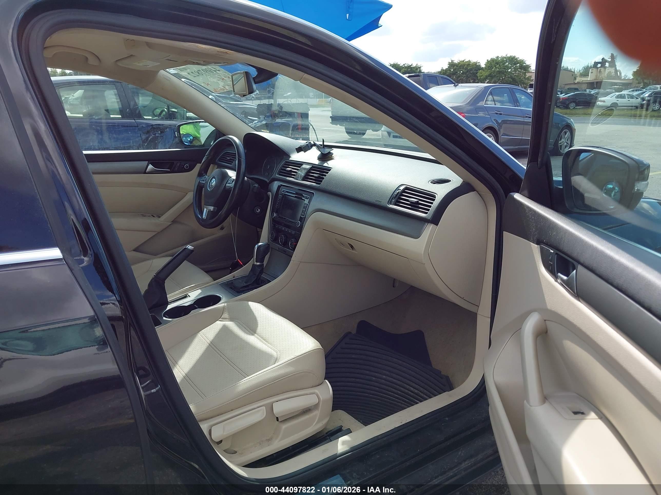 VOLKSWAGEN PASSAT image 5