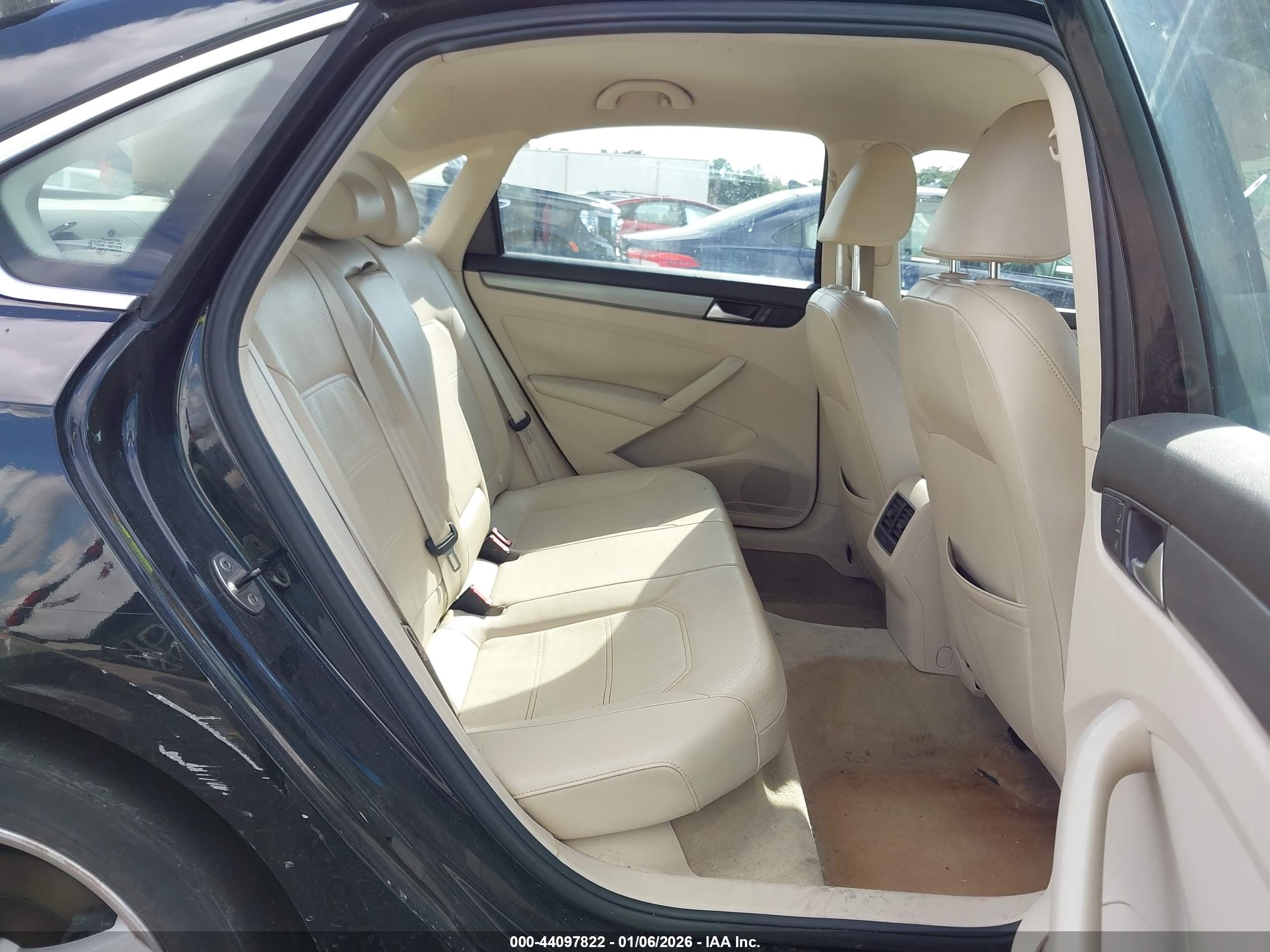 VOLKSWAGEN PASSAT image 8