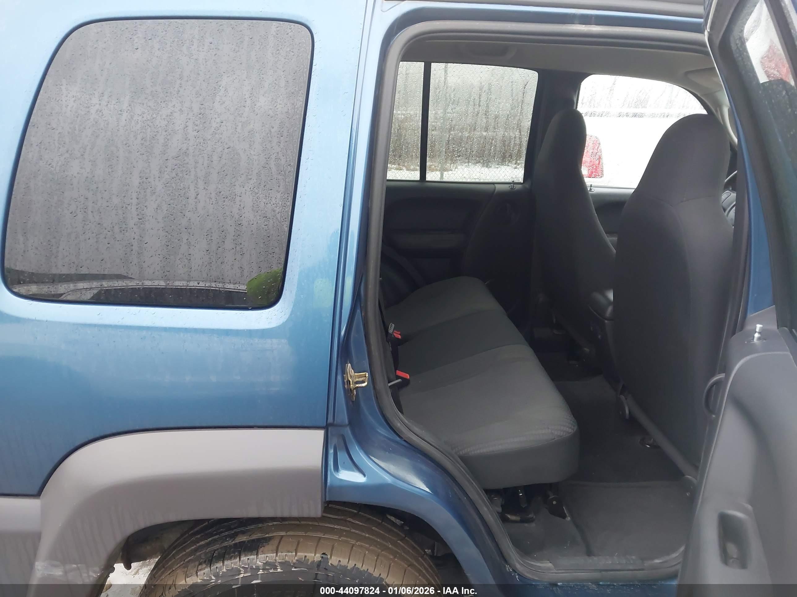 JEEP LIBERTY image 8