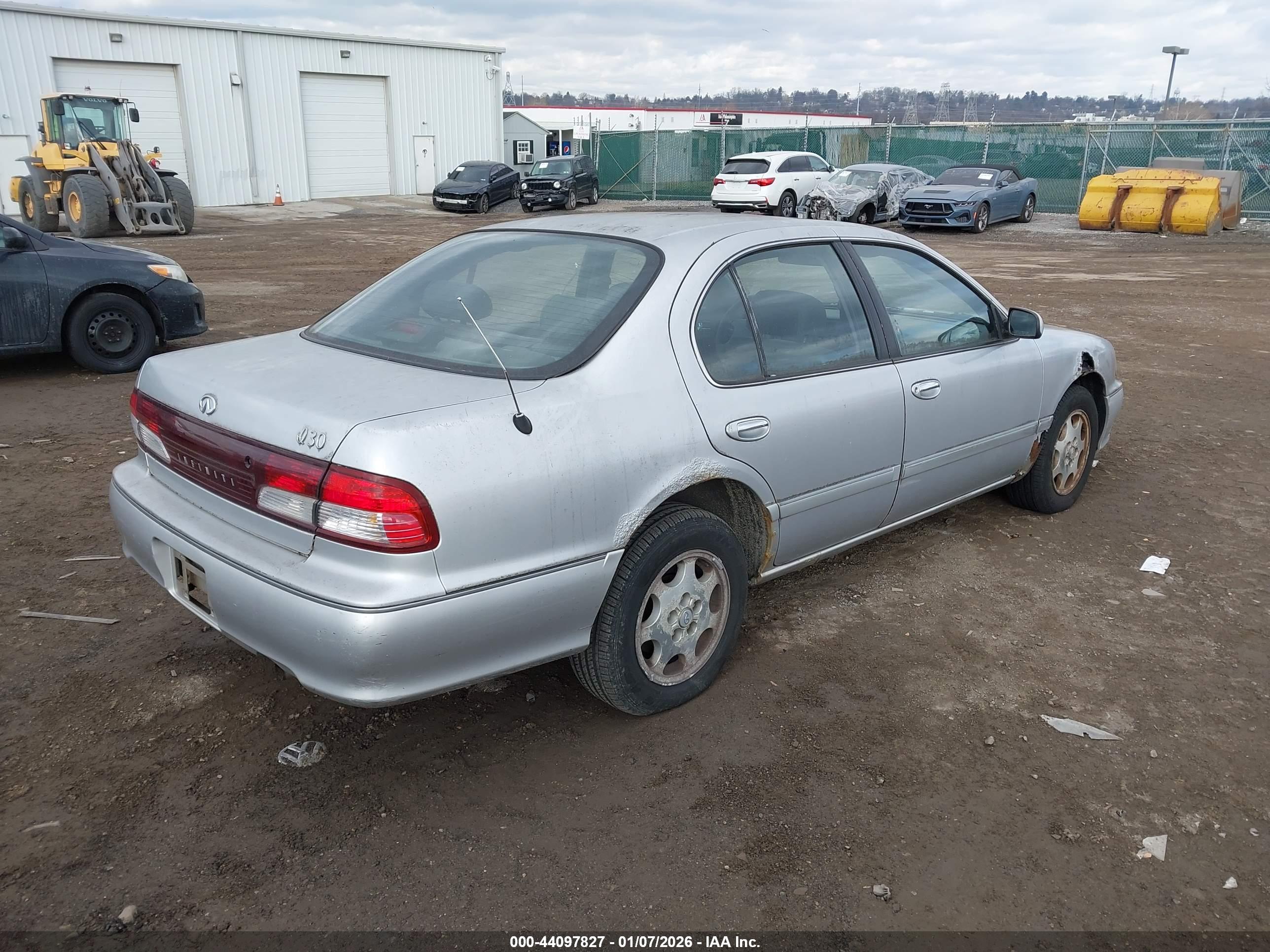 INFINITI I30 image 4