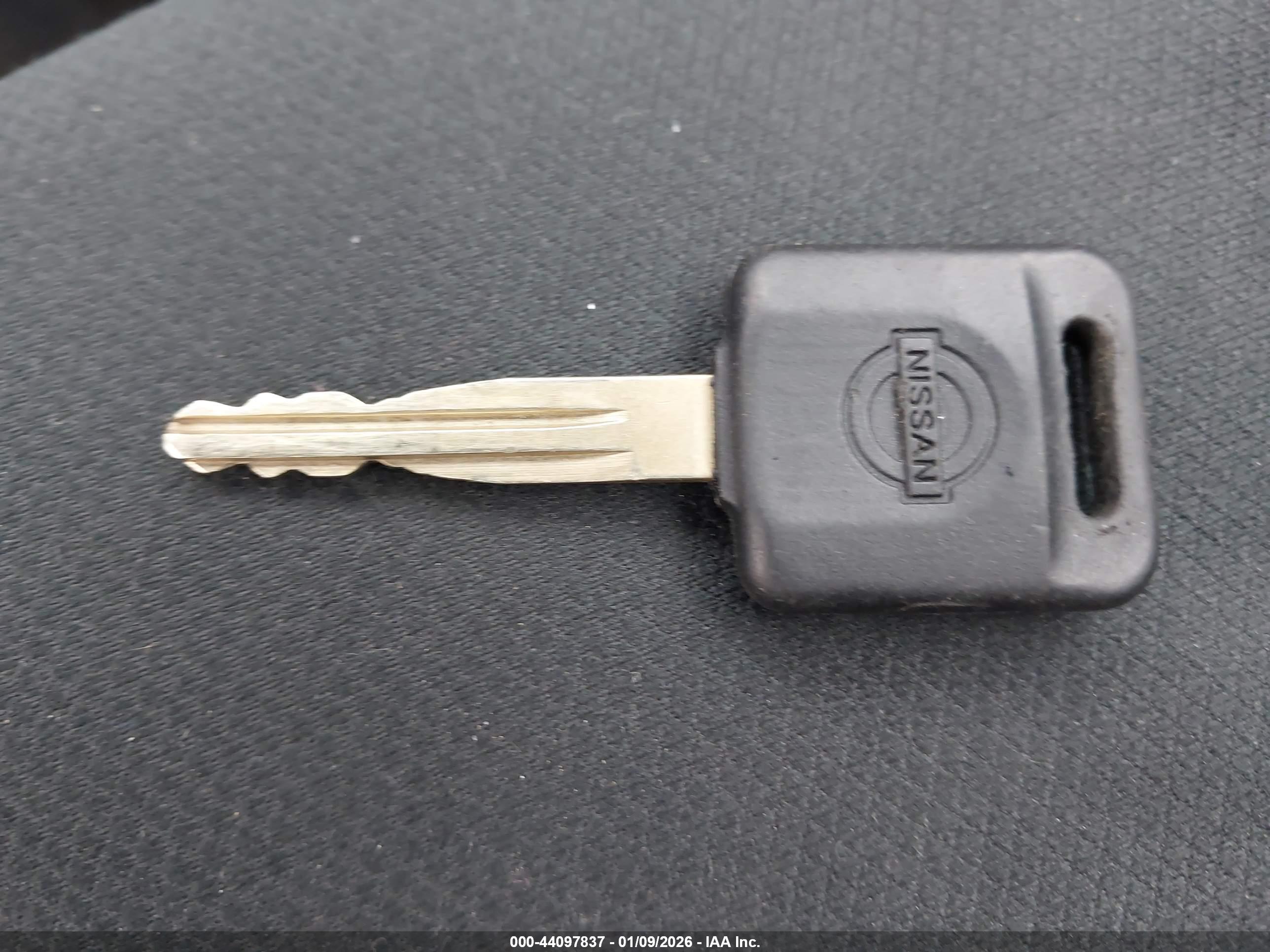NISSAN VERSA image 11