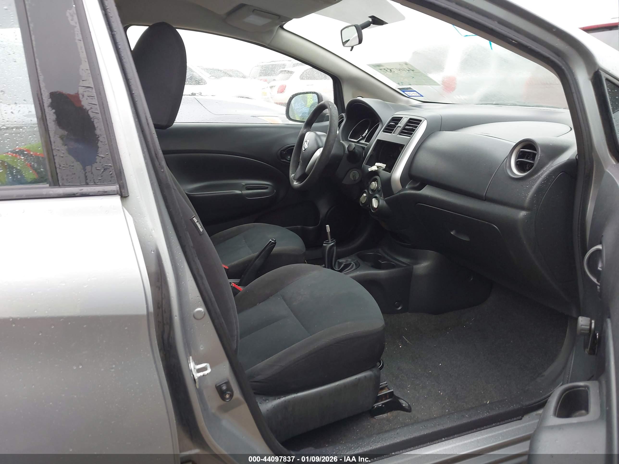 NISSAN VERSA image 5