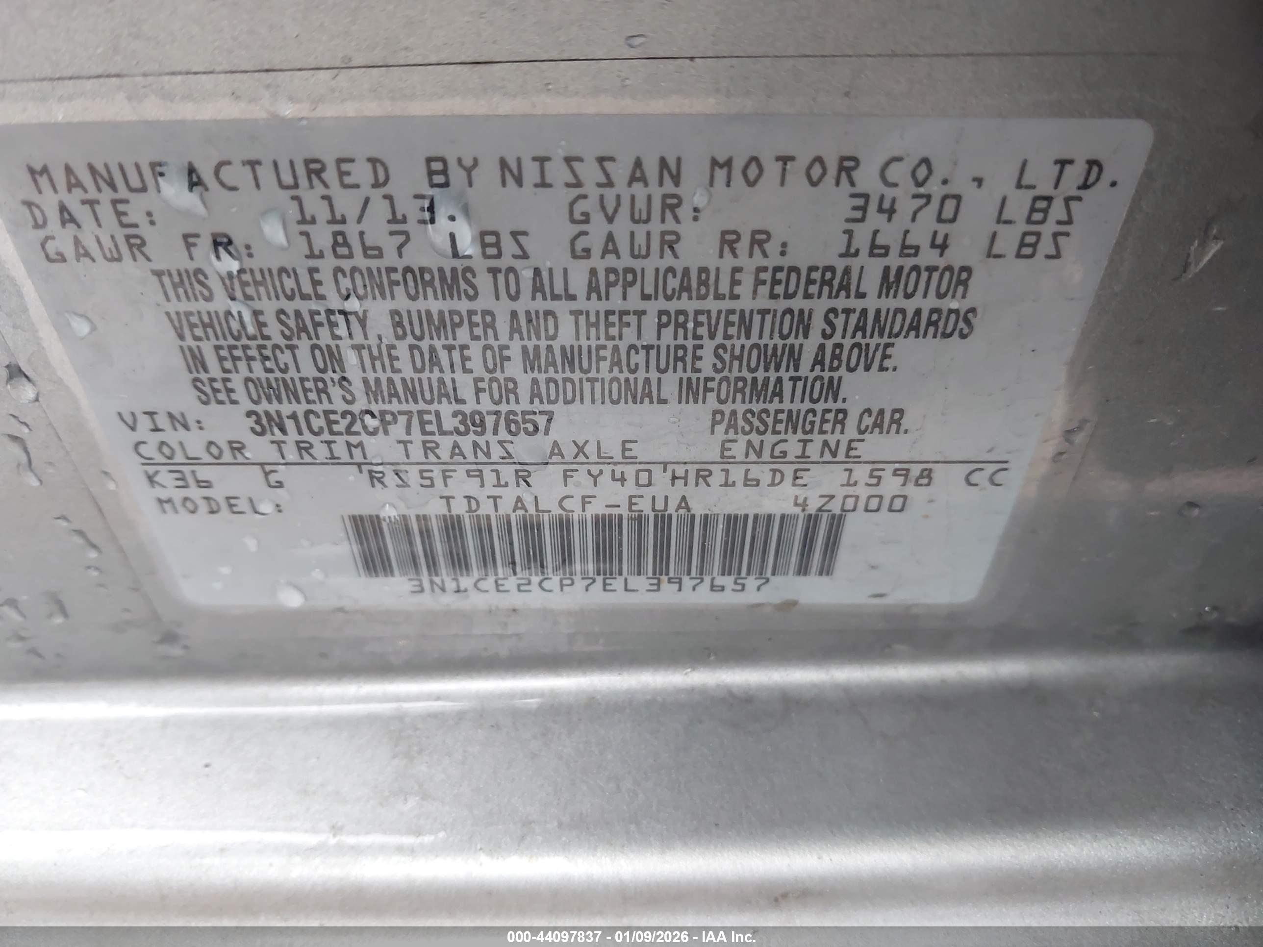 NISSAN VERSA image 9