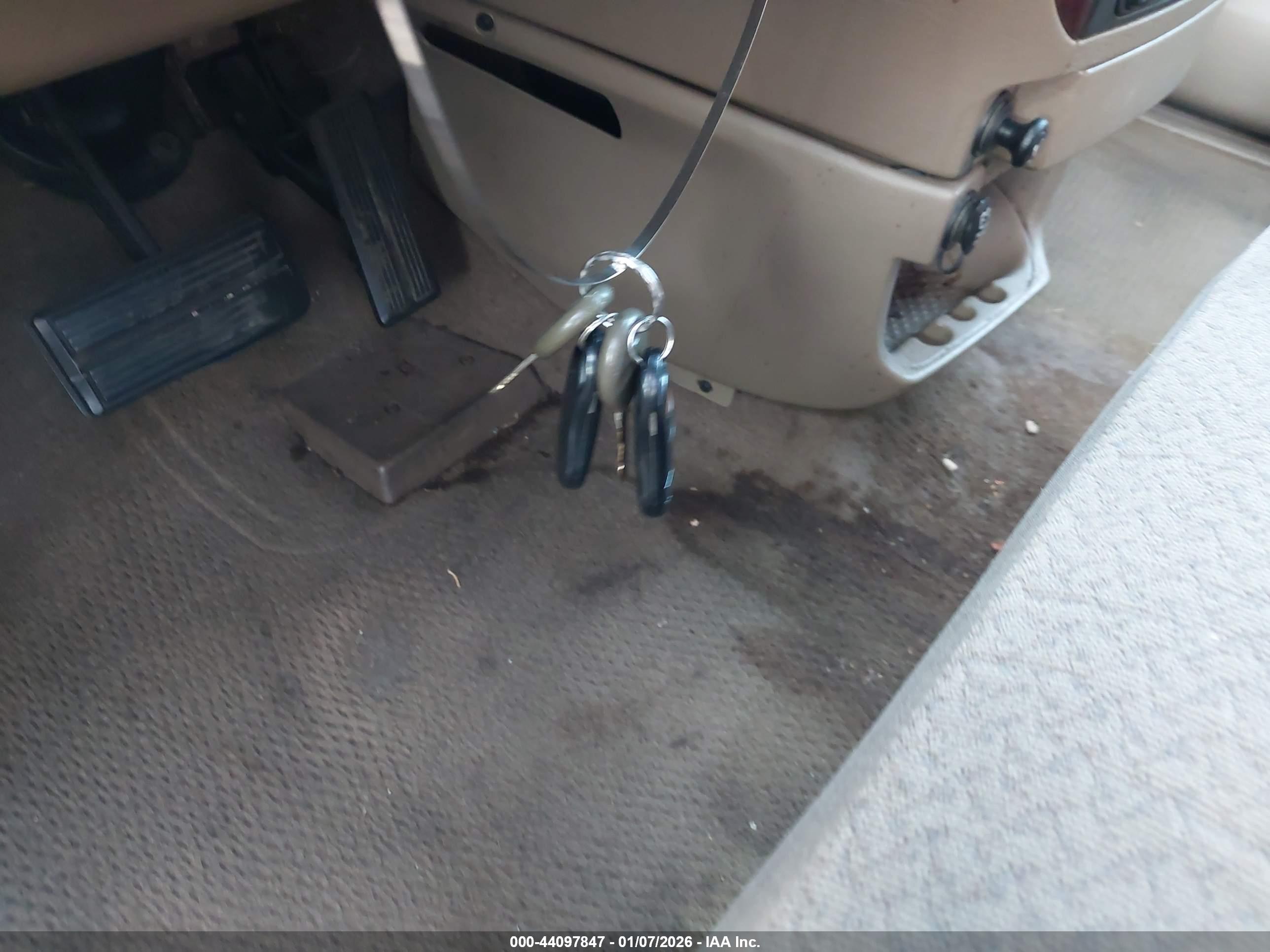 CHRYSLER TOWN image 11
