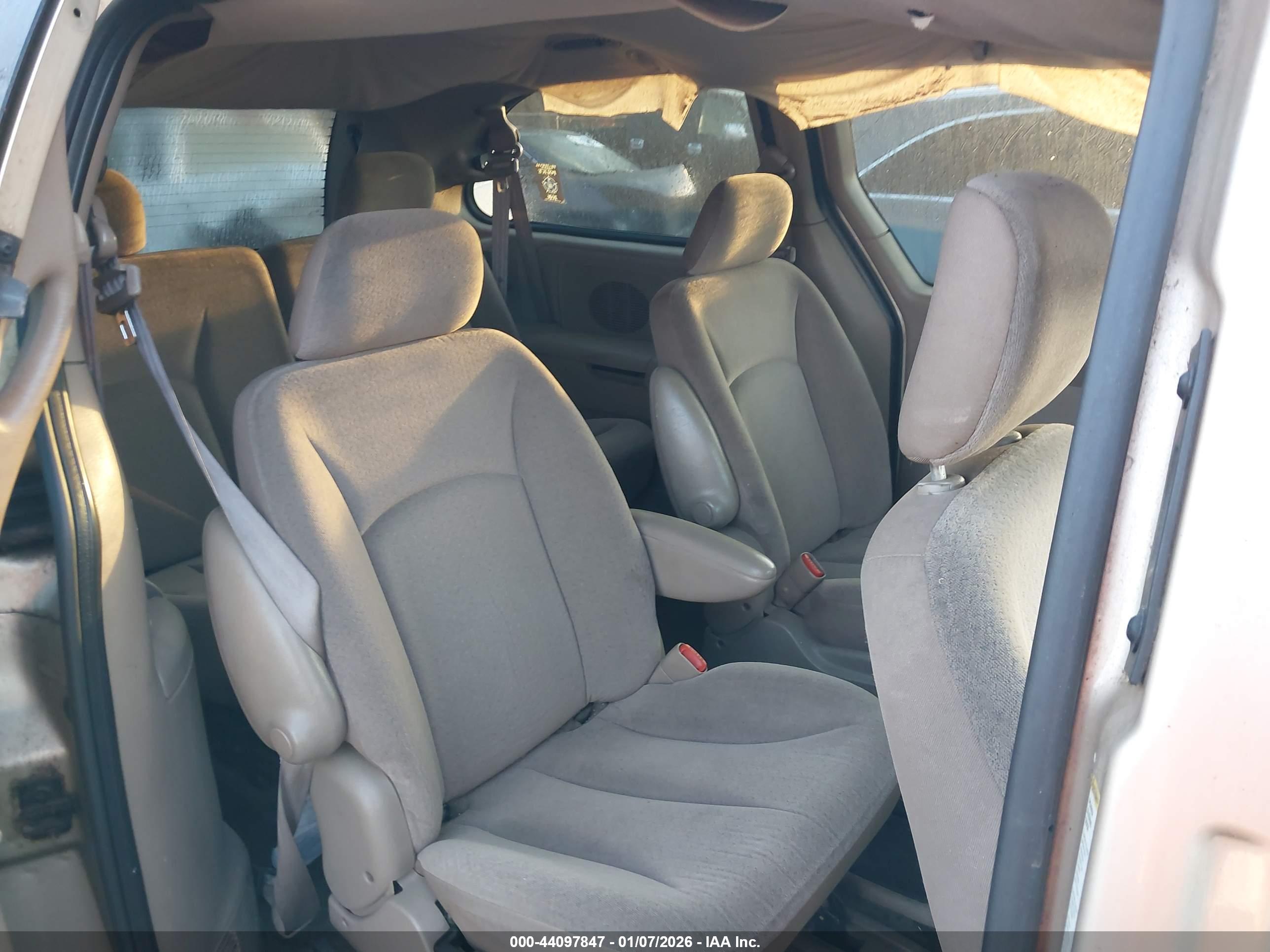 CHRYSLER TOWN image 8