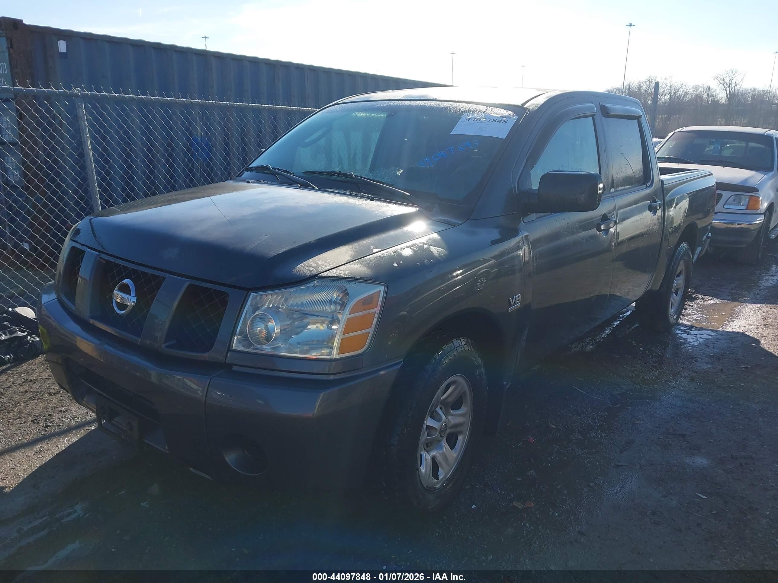NISSAN TITAN image 2