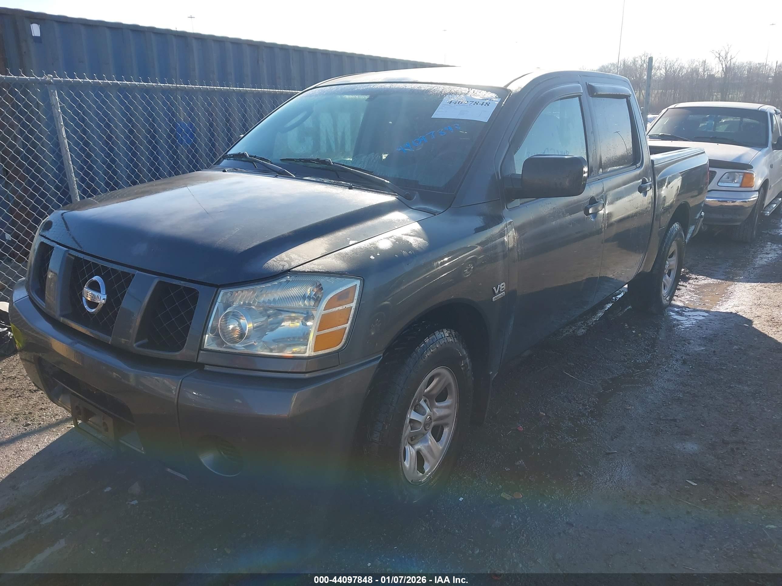 NISSAN TITAN image 6