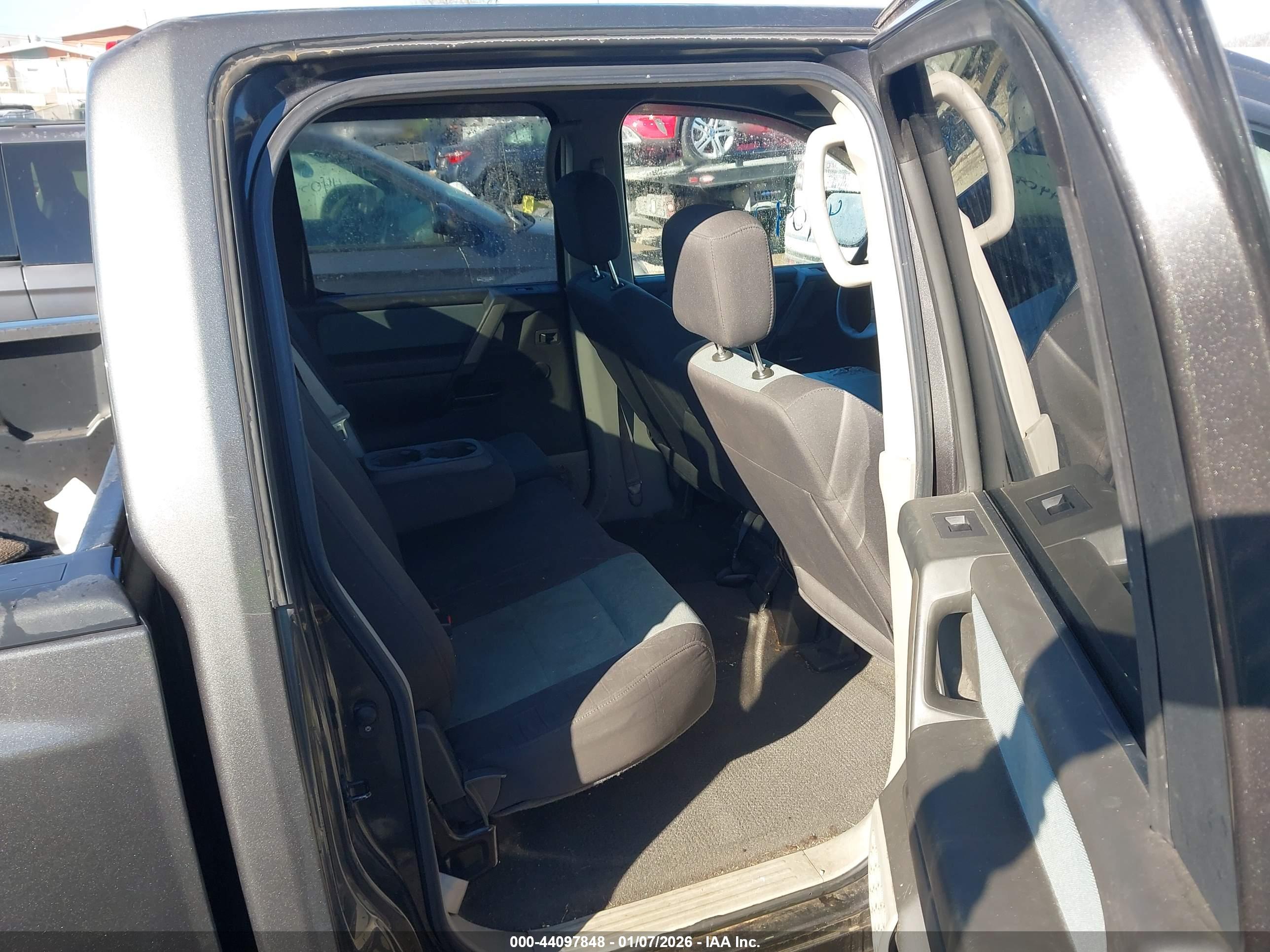 NISSAN TITAN image 8