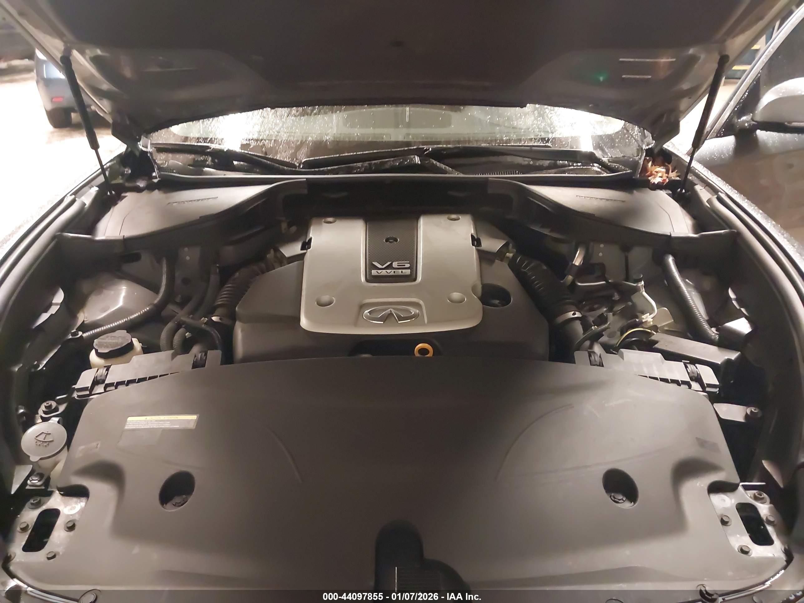 INFINITI Q70L image 10