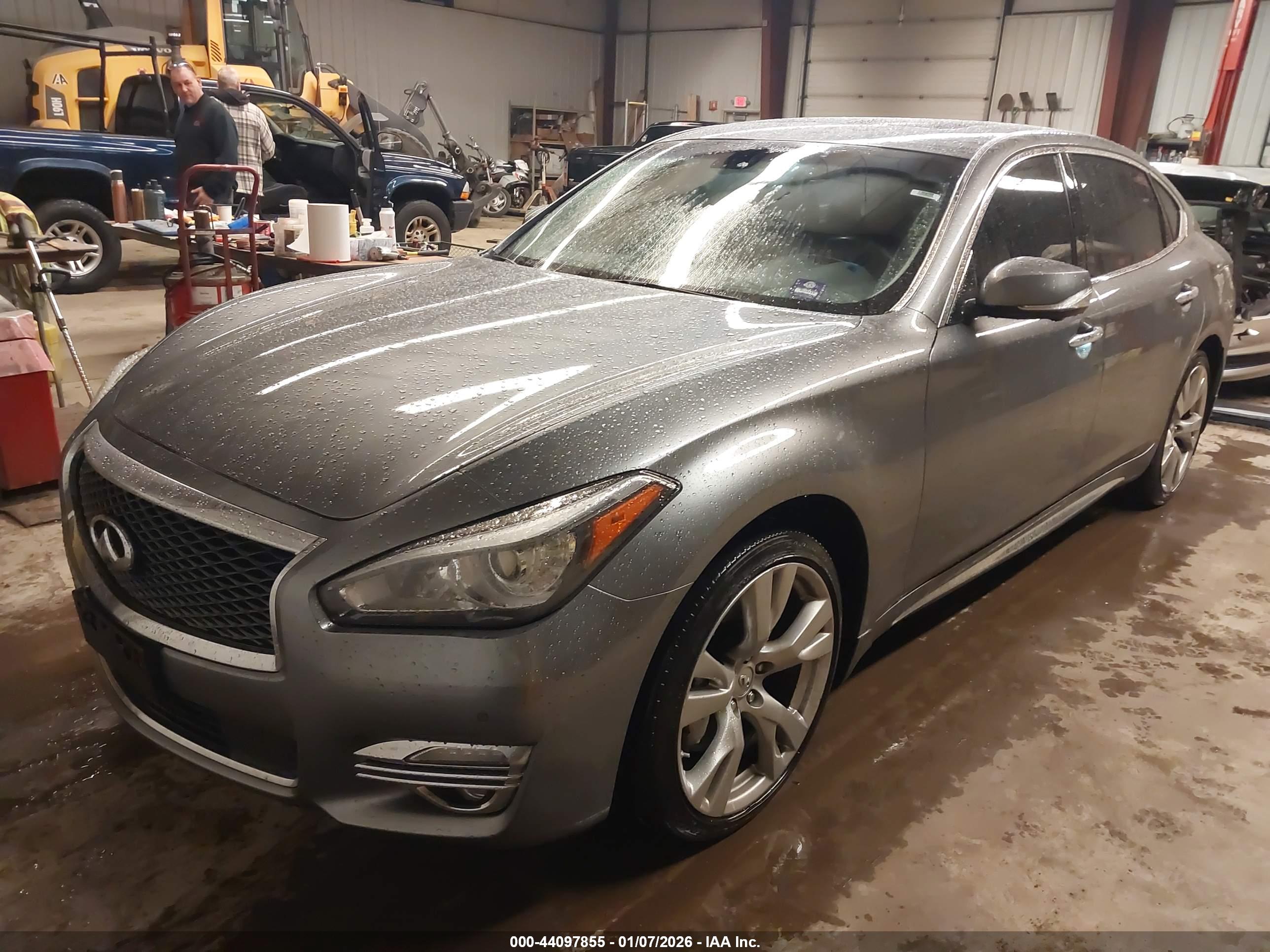 INFINITI Q70L image 2