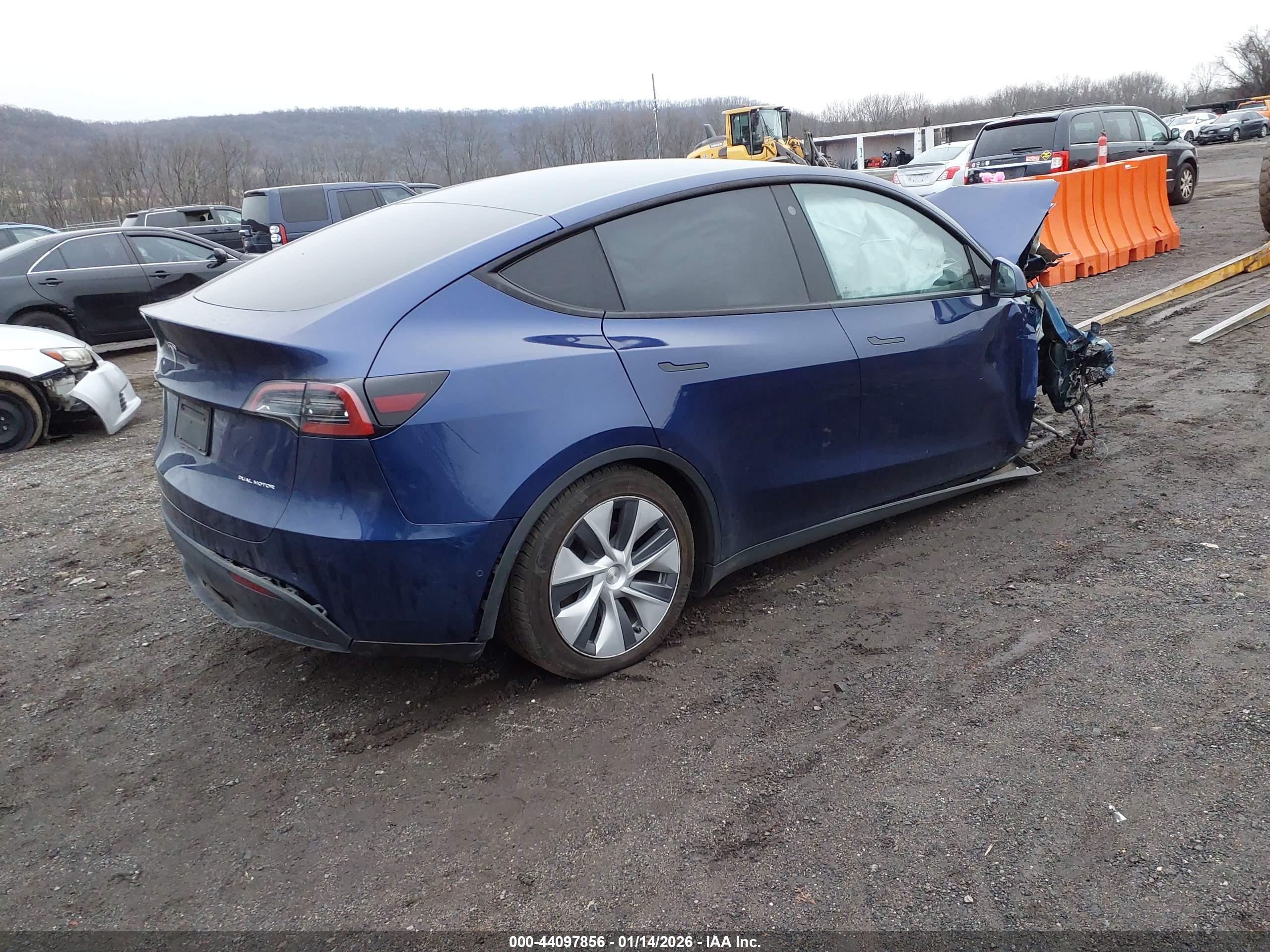 TESLA MODEL image 4