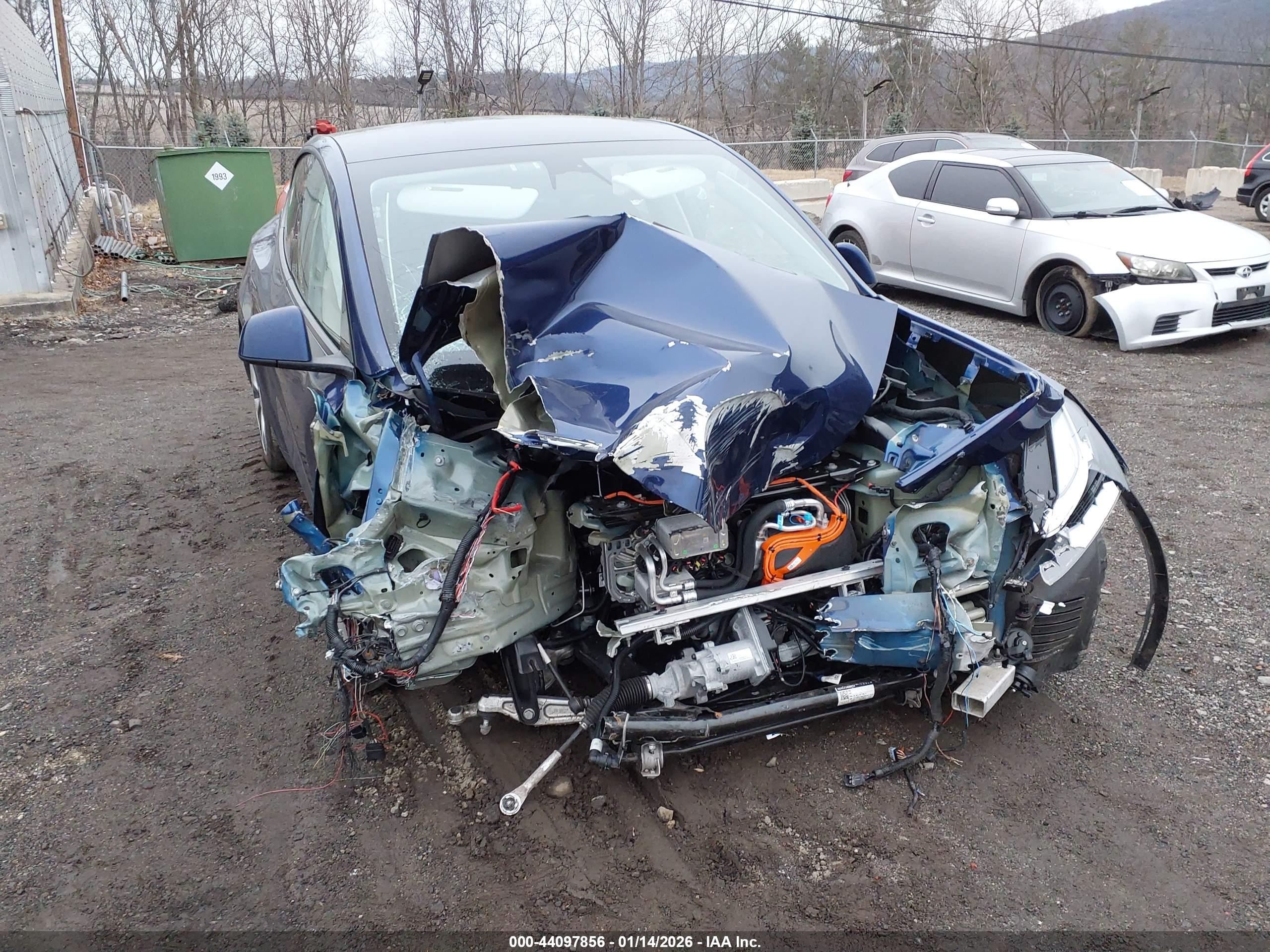 TESLA MODEL image 6