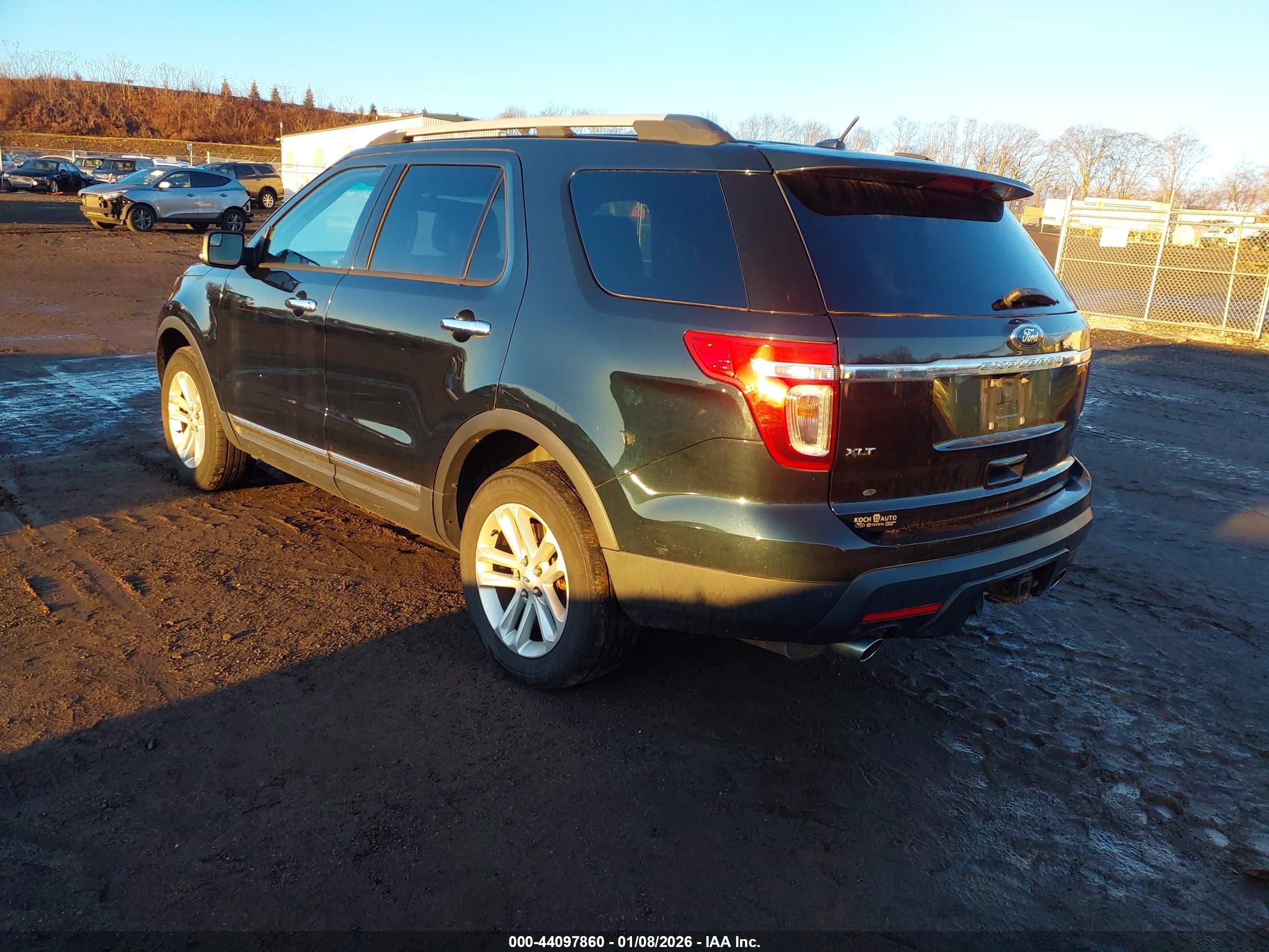 FORD EXPLORER image 3