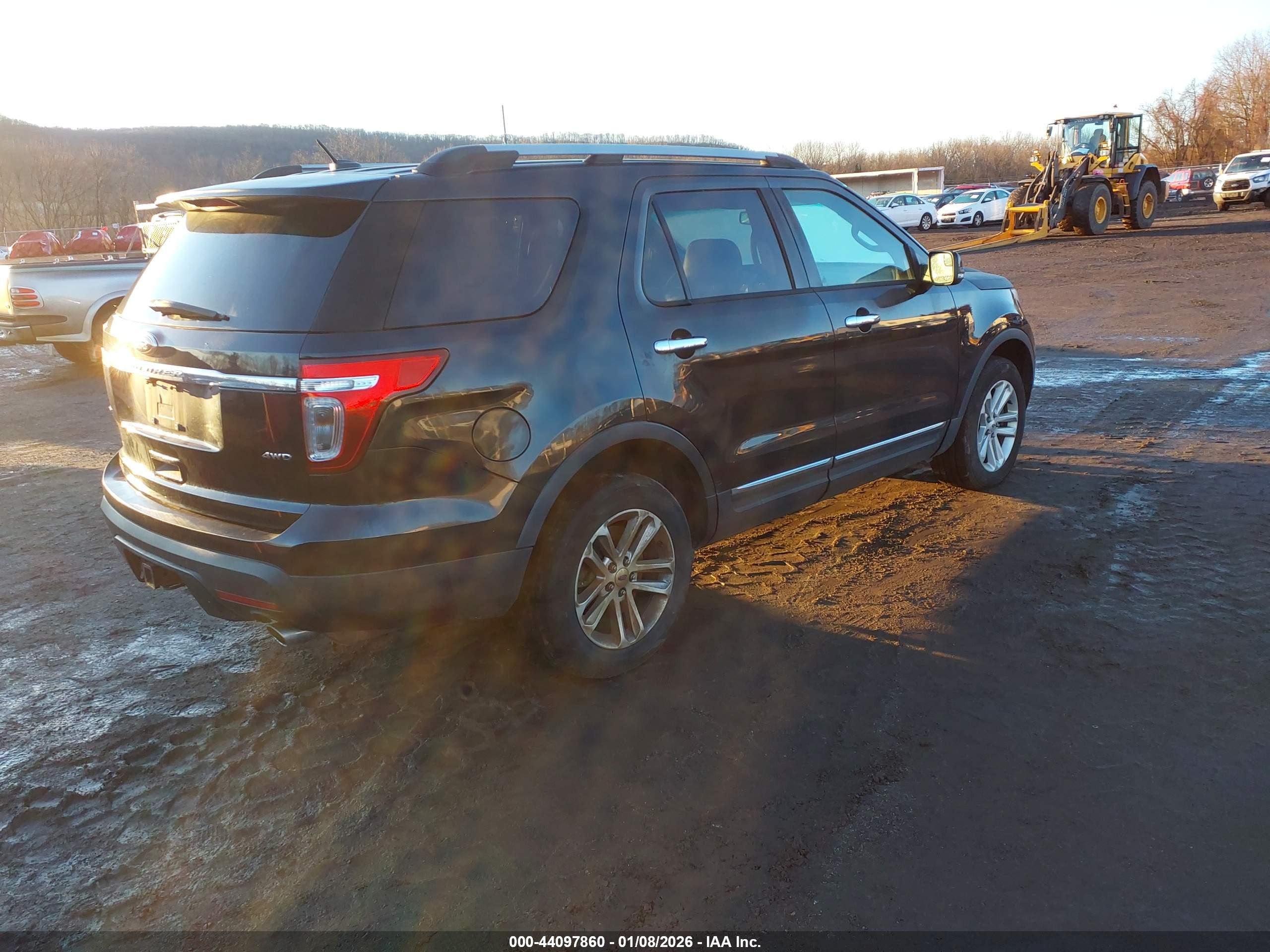 FORD EXPLORER image 4