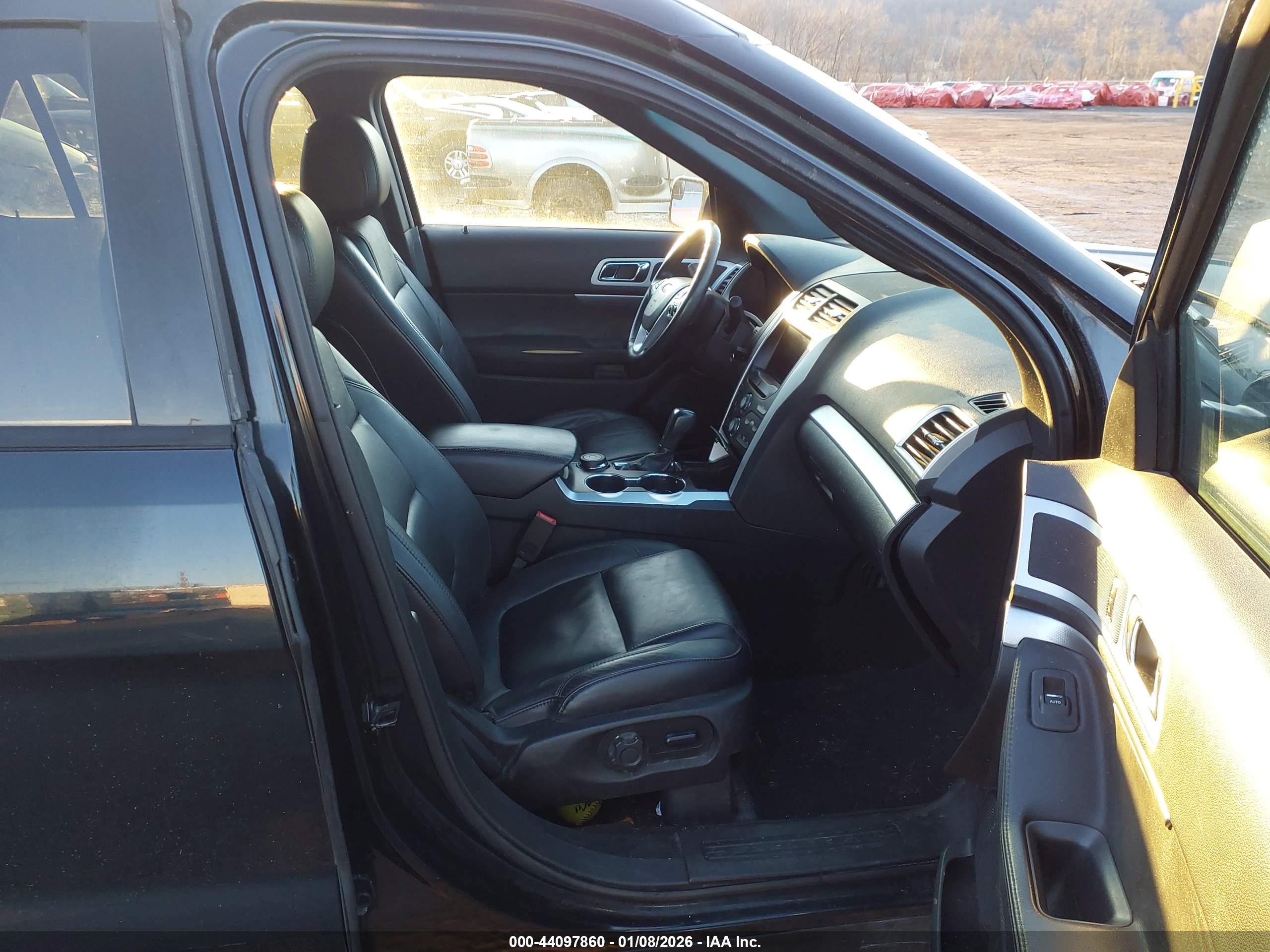 FORD EXPLORER image 5