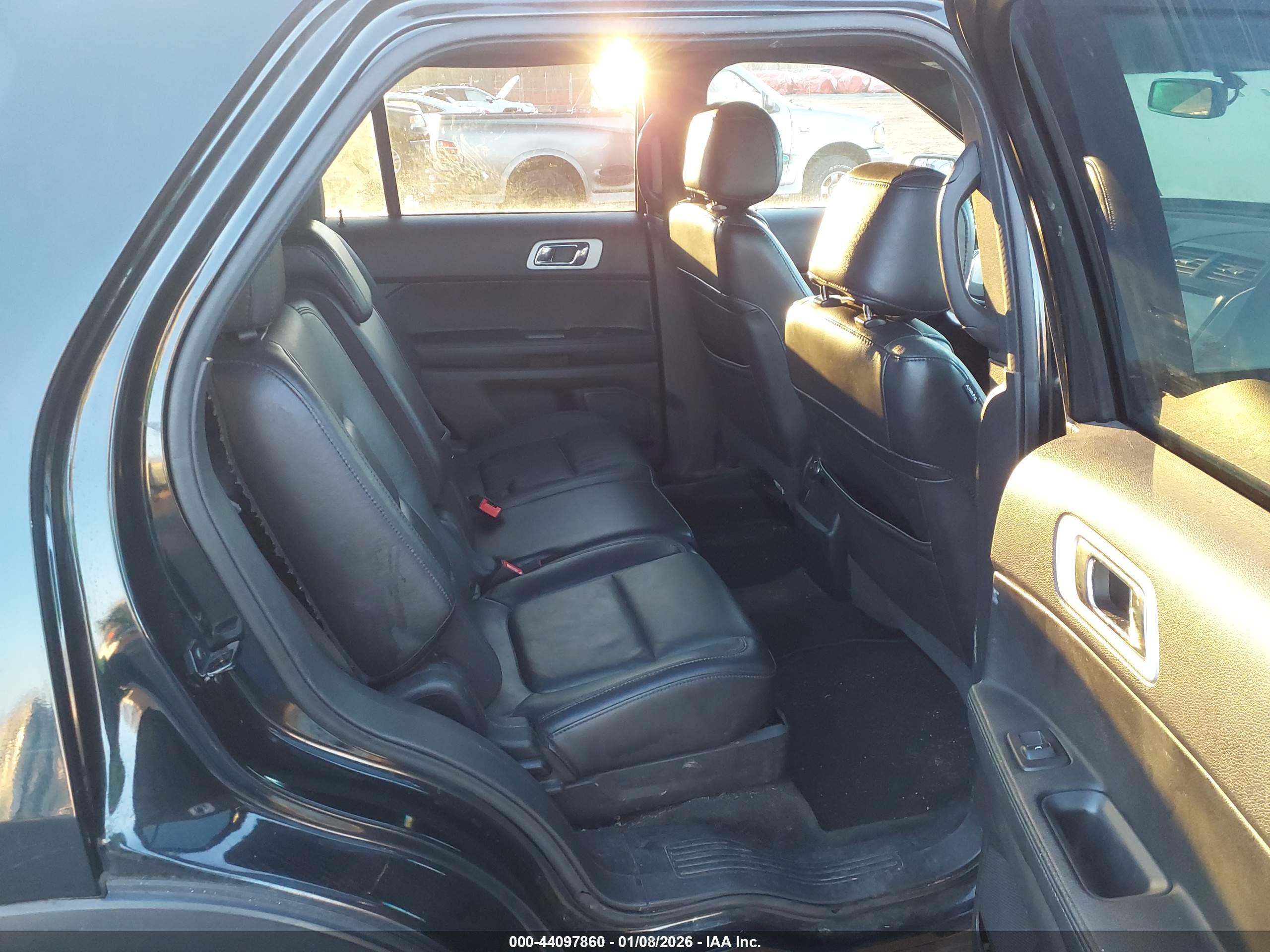 FORD EXPLORER image 8