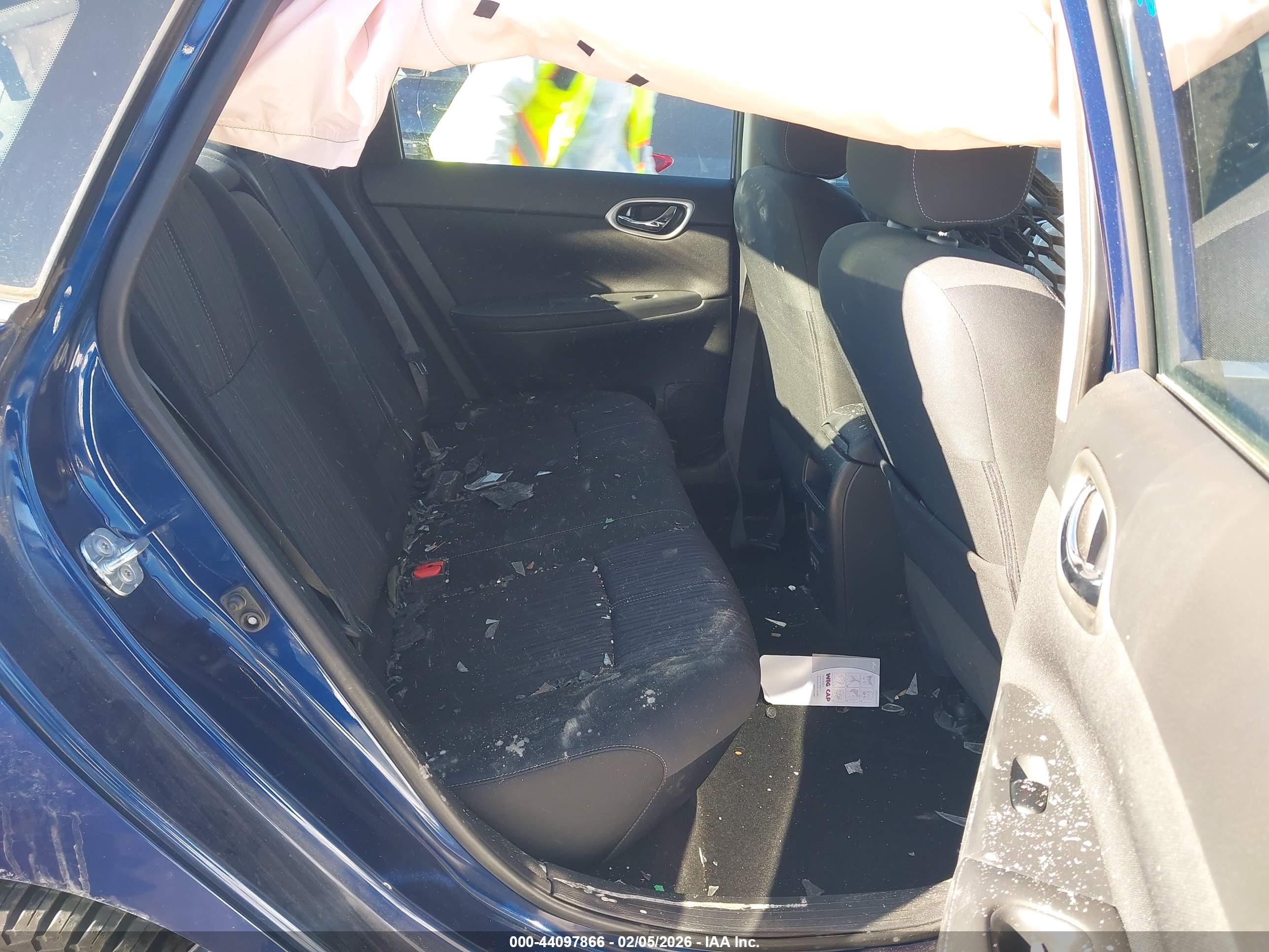 NISSAN SENTRA image 8