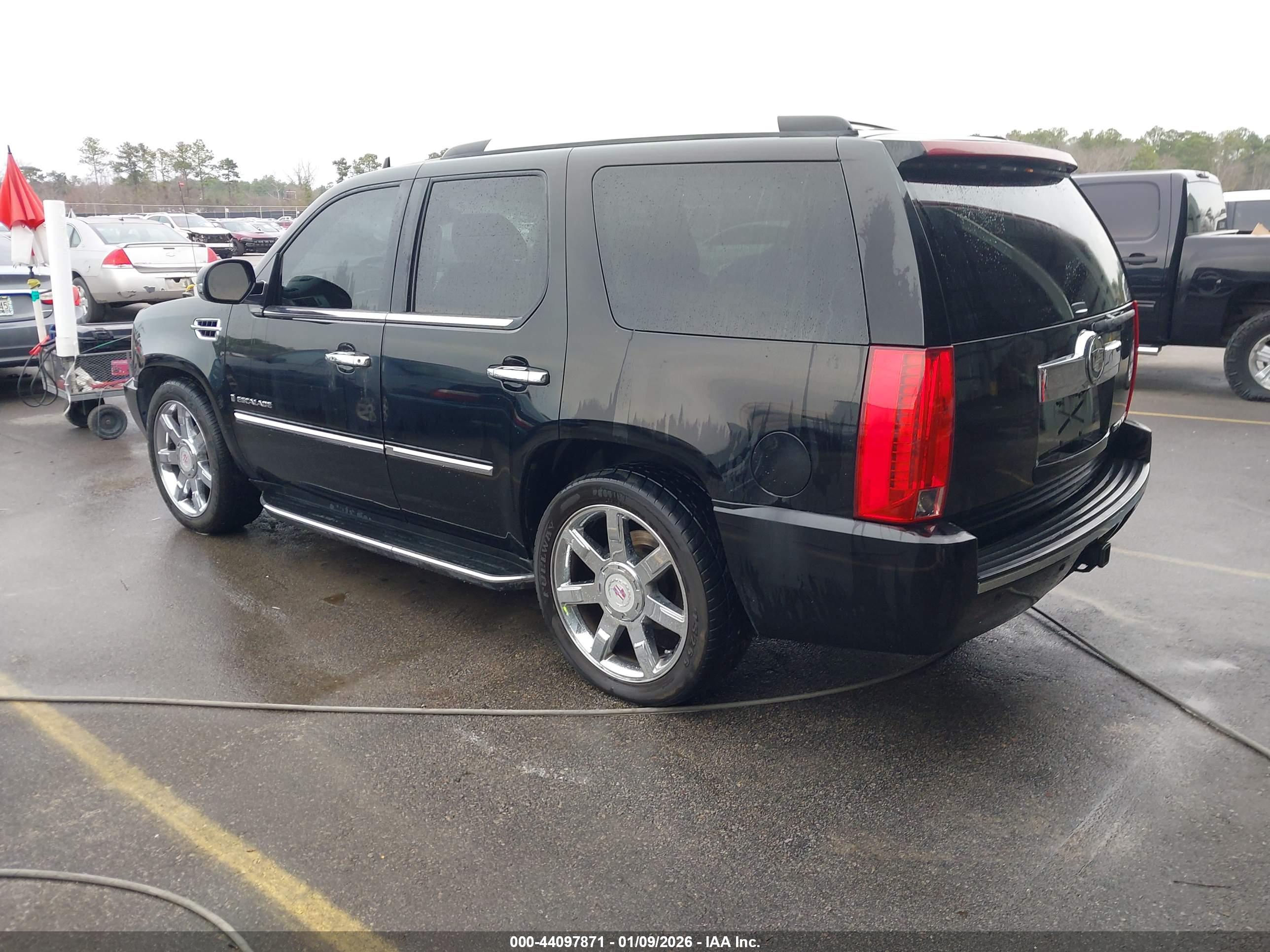 CADILLAC ESCALADE image 3
