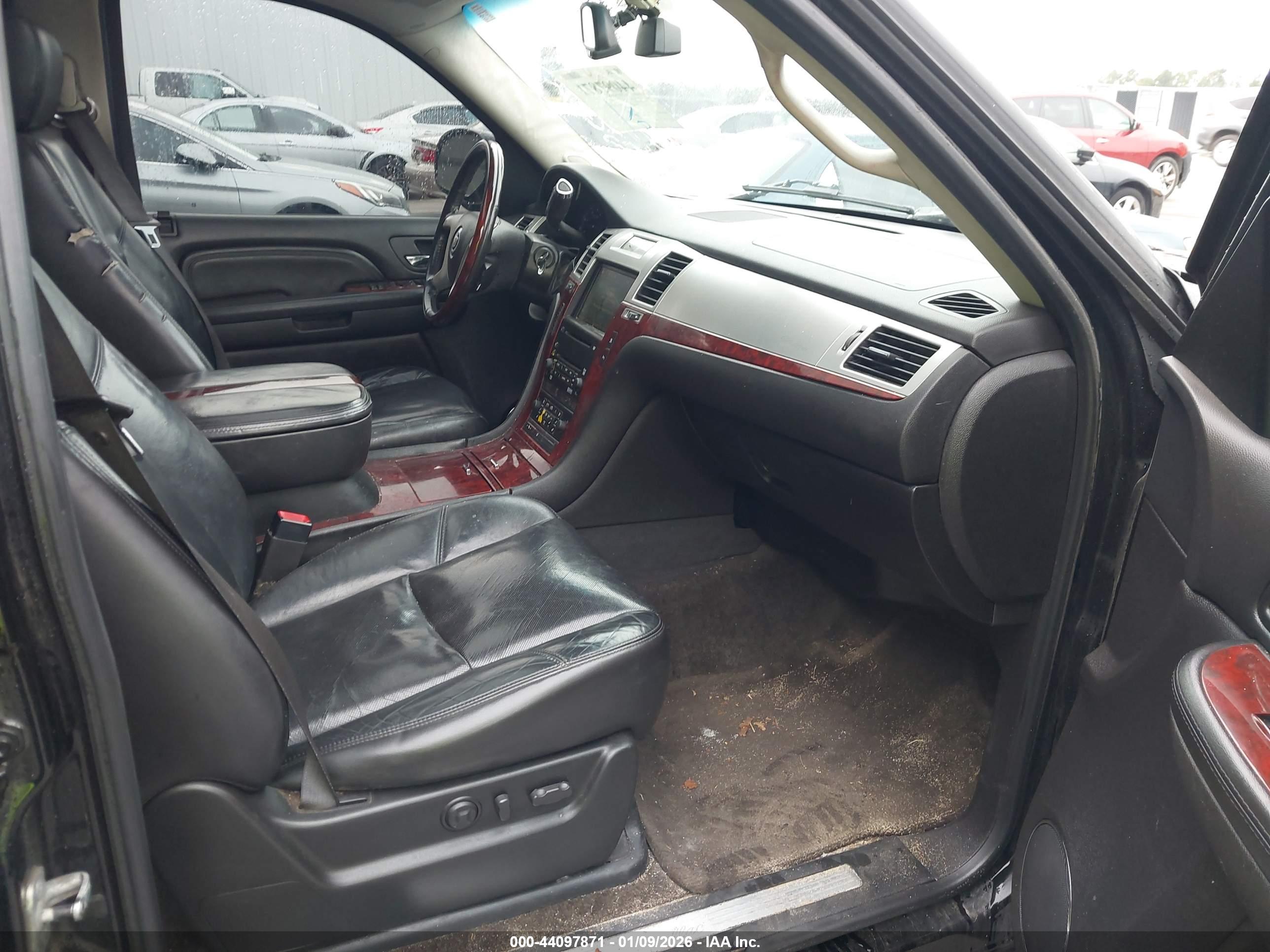 CADILLAC ESCALADE image 5