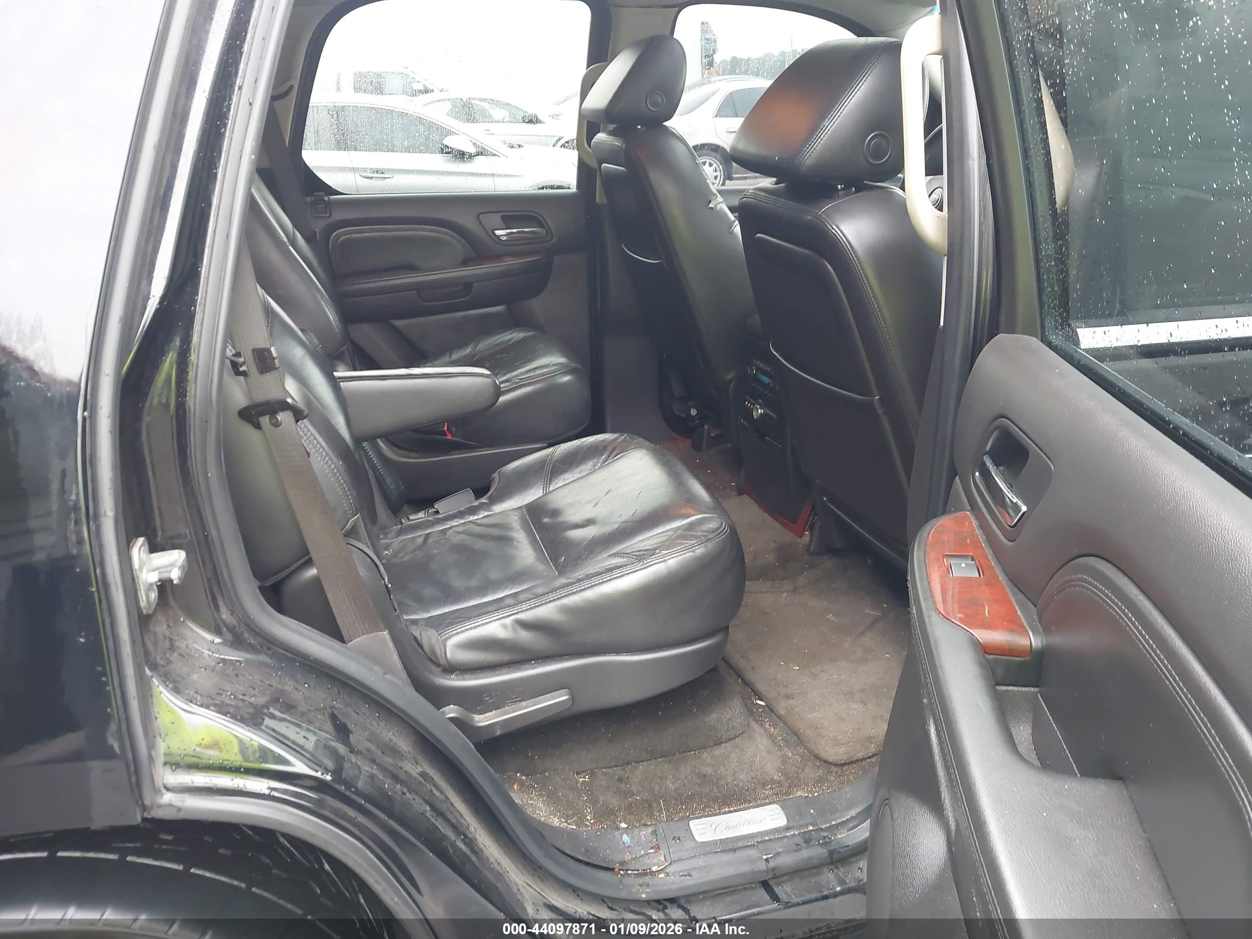 CADILLAC ESCALADE image 8