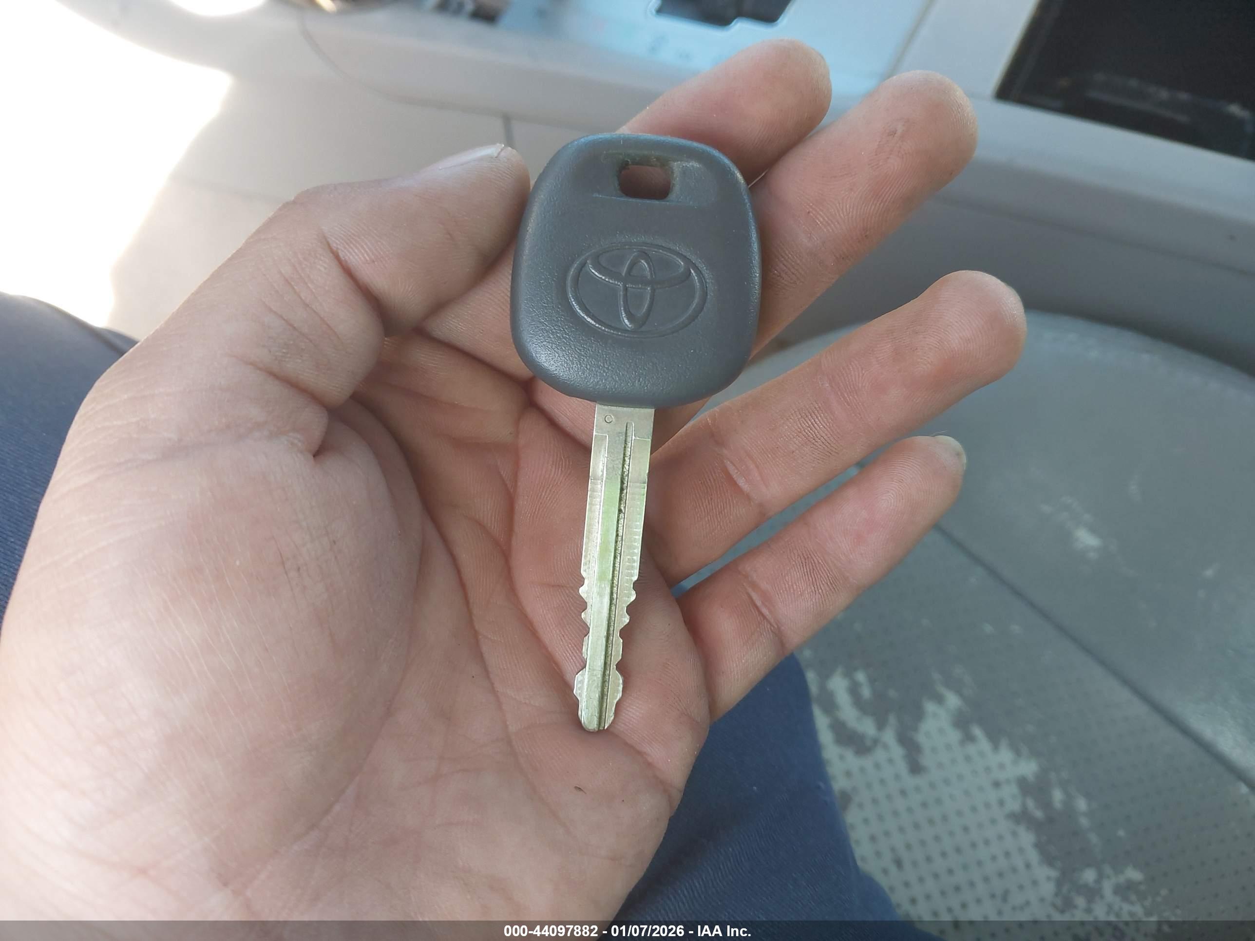 TOYOTA CAMRY image 11