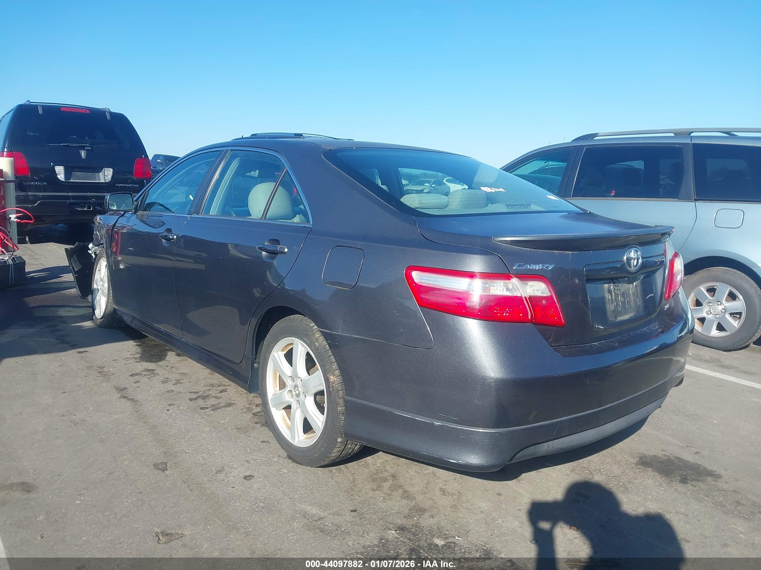 TOYOTA CAMRY image 3