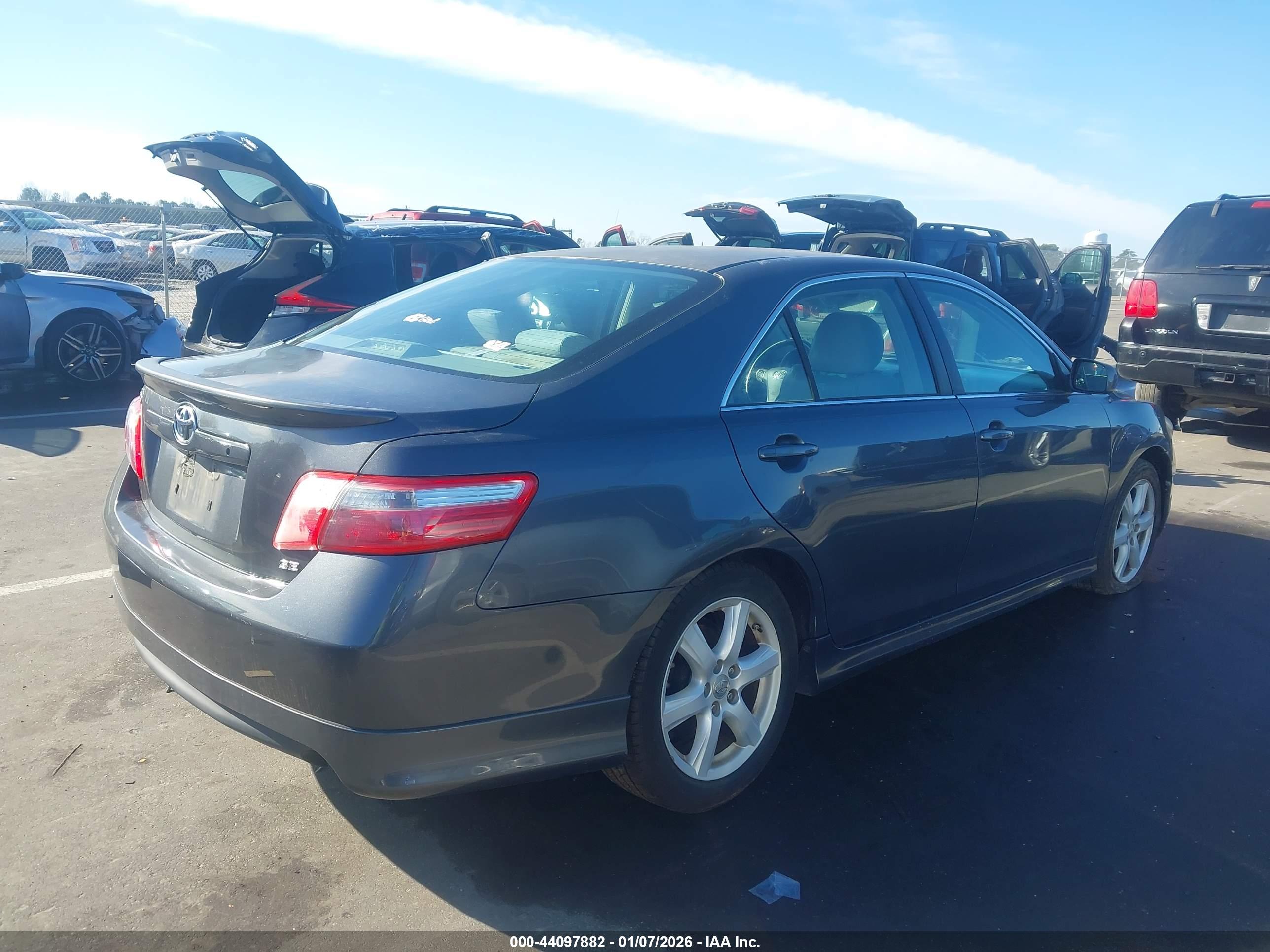 TOYOTA CAMRY image 4