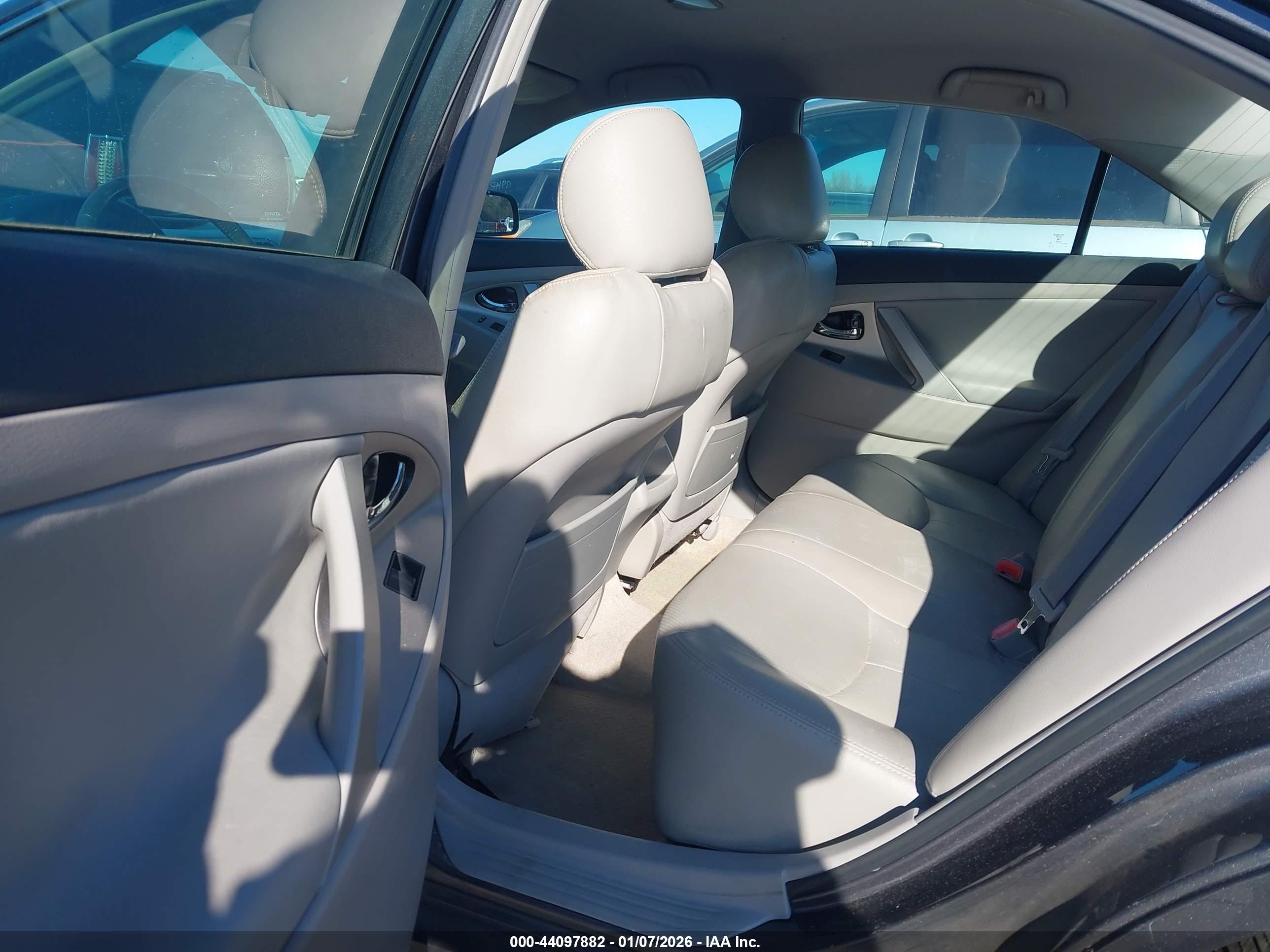 TOYOTA CAMRY image 8