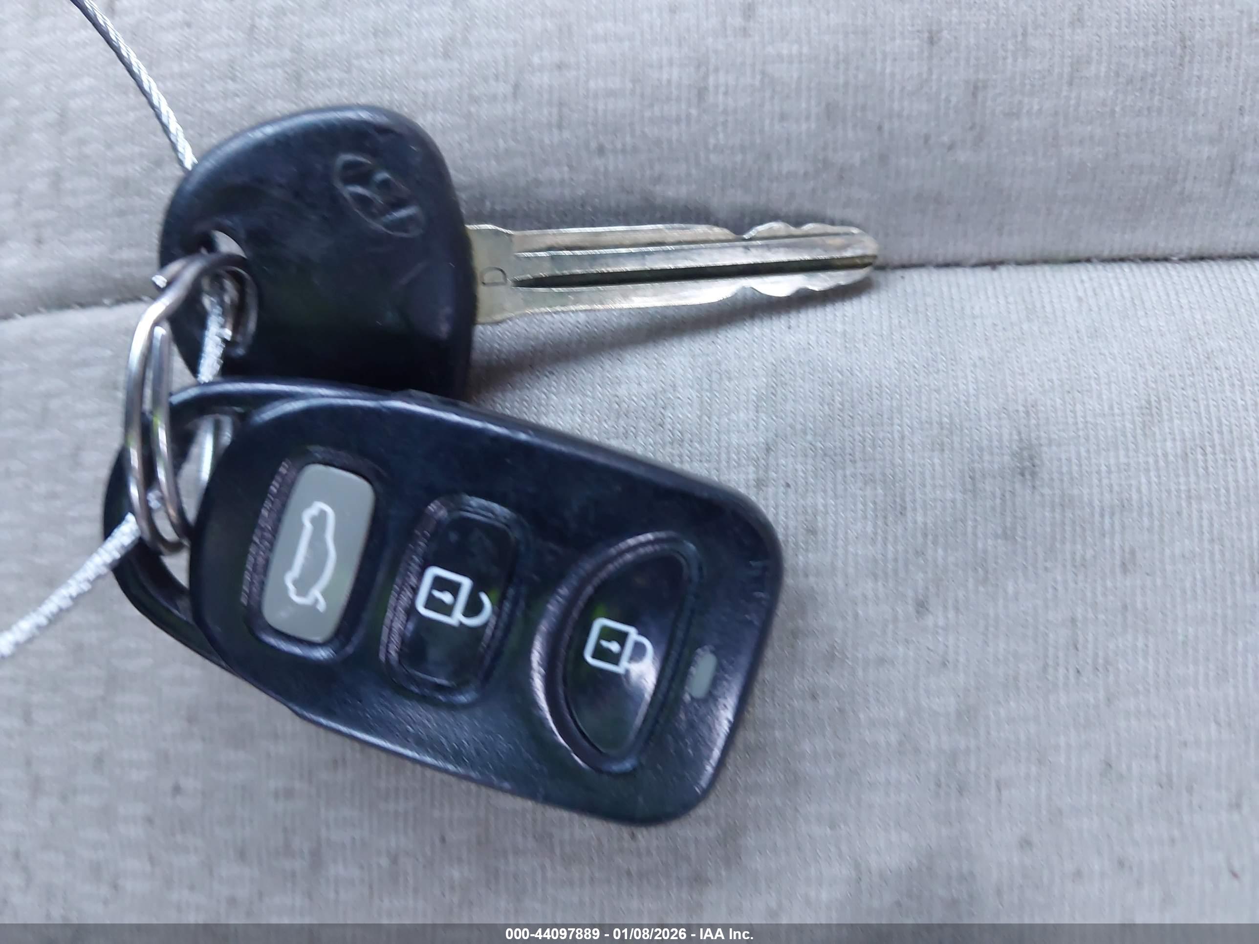 HYUNDAI ELANTRA image 11