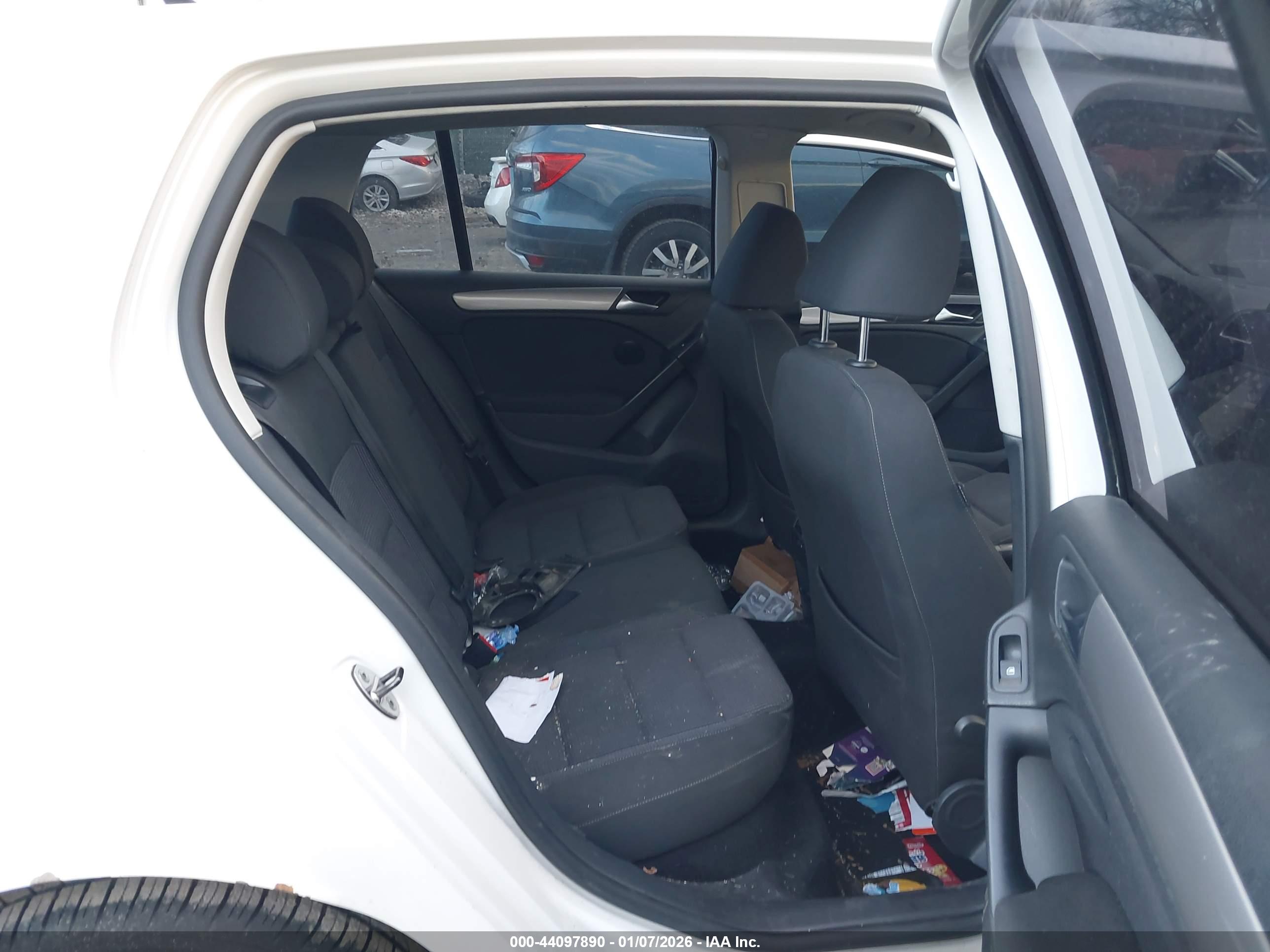 VOLKSWAGEN GOLF image 8