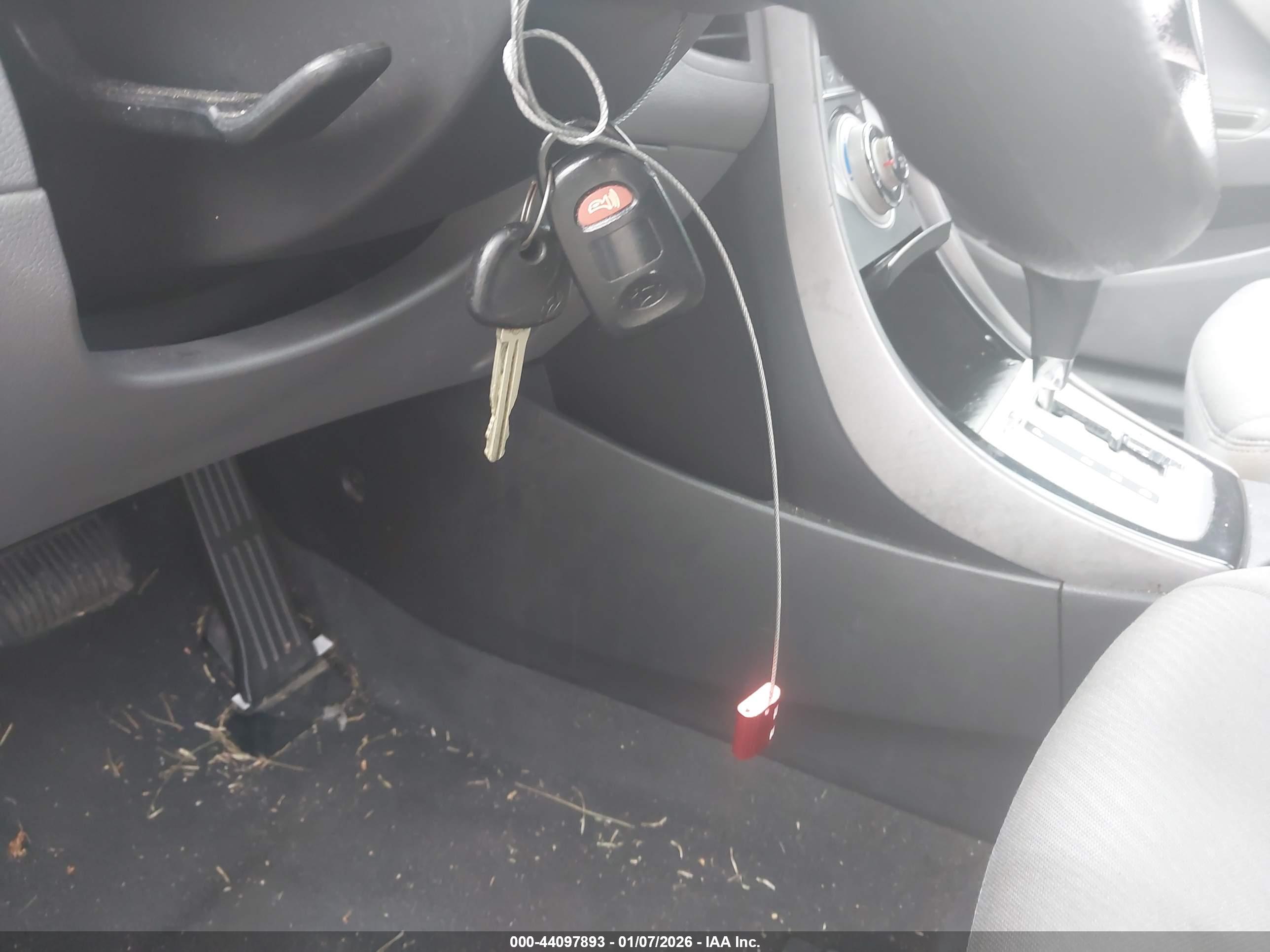 HYUNDAI ELANTRA image 11